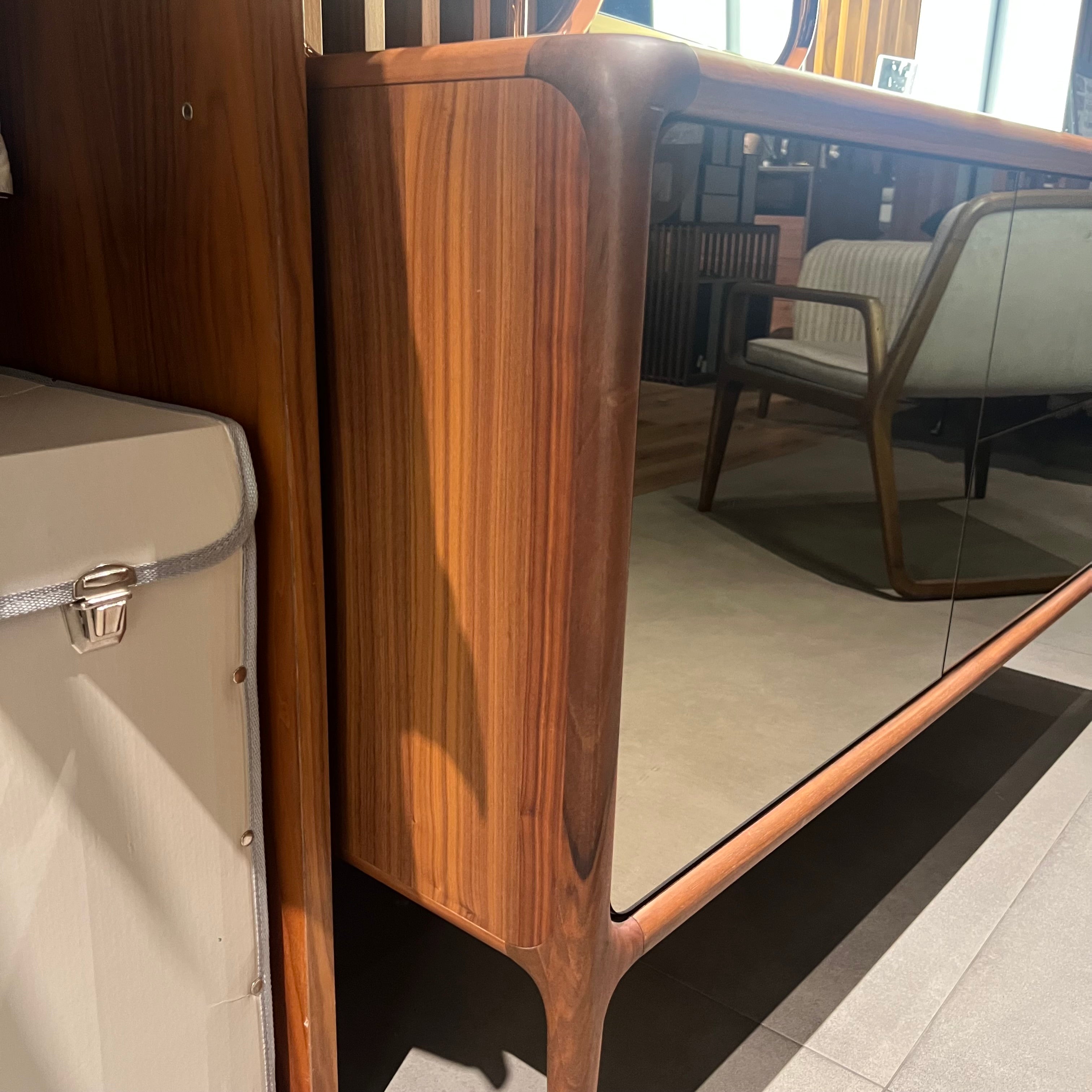 Display Item - Icon Dresser+Mirror+Shelf Icon001-Dresser Nakheel - DISPLAY ITEM - ebarza Furniture UAE | Shop Modern Furniture in Abu Dhabi & Dubai - مفروشات ايبازرا في الامارات | تسوق اثاث عصري وديكورات مميزة في دبي وابوظبي