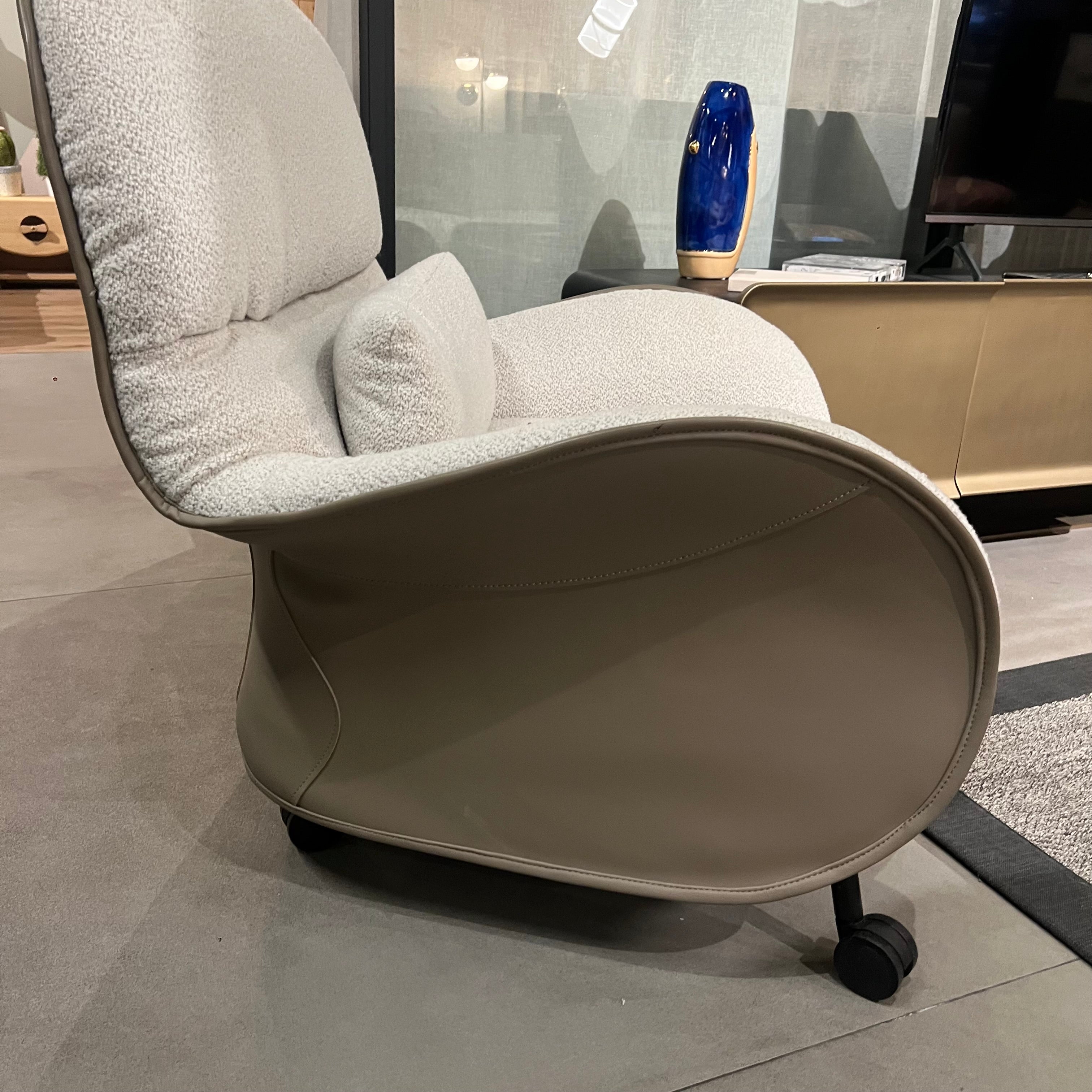 Display Item - New Metz Lounge Chair Lc063 Nakheel - DISPLAY ITEM - ebarza Furniture UAE | Shop Modern Furniture in Abu Dhabi & Dubai - مفروشات ايبازرا في الامارات | تسوق اثاث عصري وديكورات مميزة في دبي وابوظبي