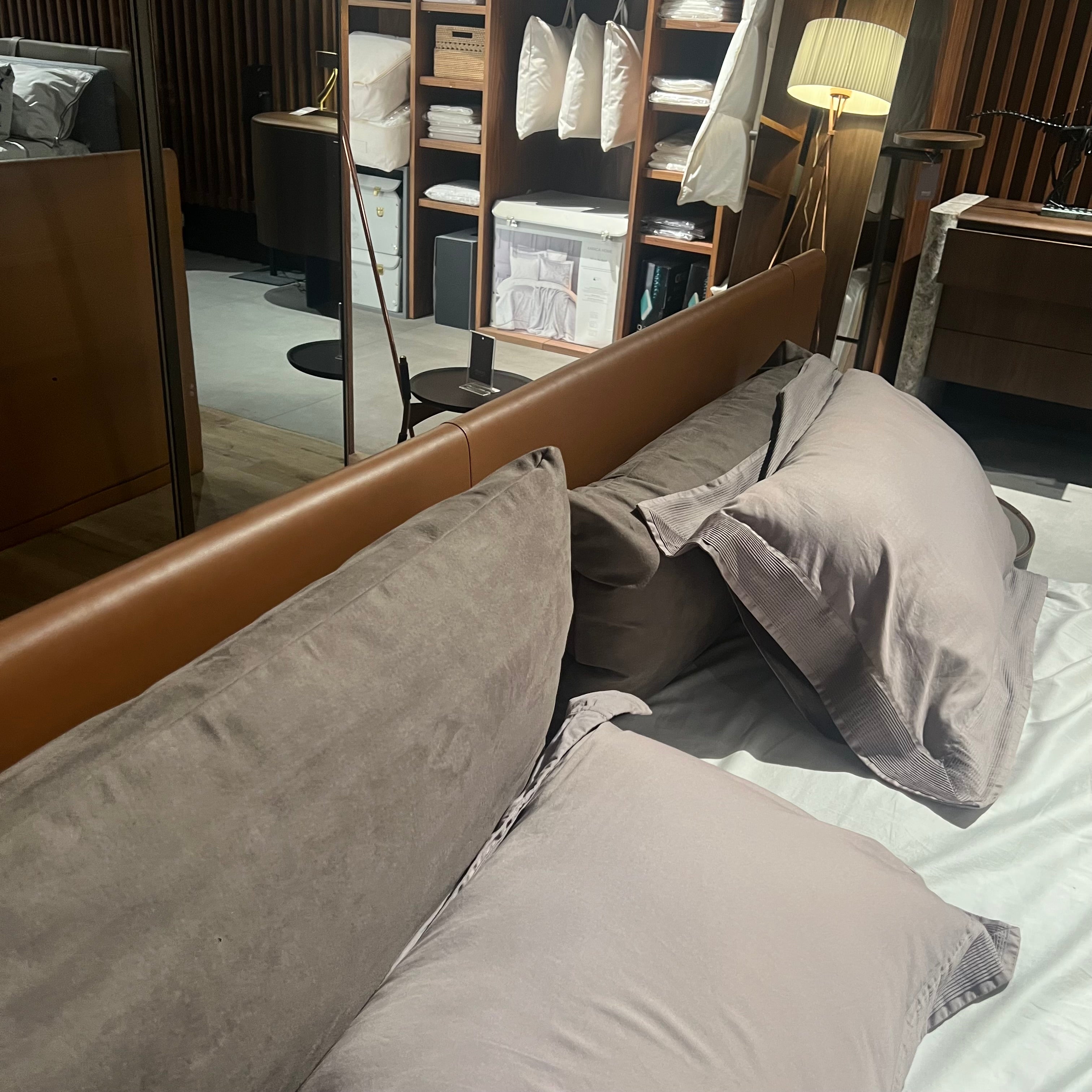 Display Item - Era King Size Bedstead Era-Bed Nakheel - DISPLAY ITEM - ebarza Furniture UAE | Shop Modern Furniture in Abu Dhabi & Dubai - مفروشات ايبازرا في الامارات | تسوق اثاث عصري وديكورات مميزة في دبي وابوظبي