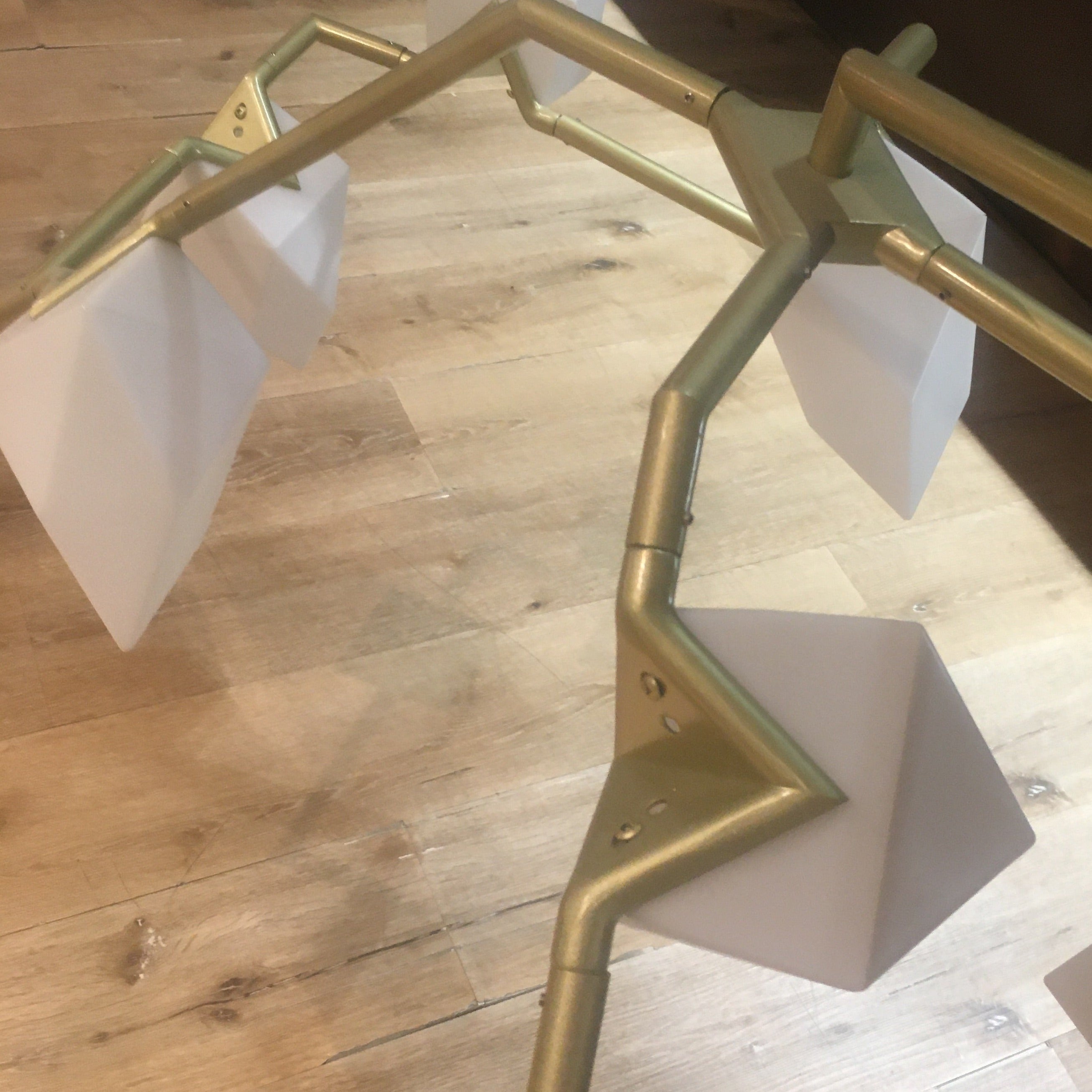Display Item - Masko 12 Heads Chandelier Cy-New-093-GNakheel - DISPLAY ITEM - ebarza Furniture UAE | Shop Modern Furniture in Abu Dhabi & Dubai - مفروشات ايبازرا في الامارات | تسوق اثاث عصري وديكورات مميزة في دبي وابوظبي