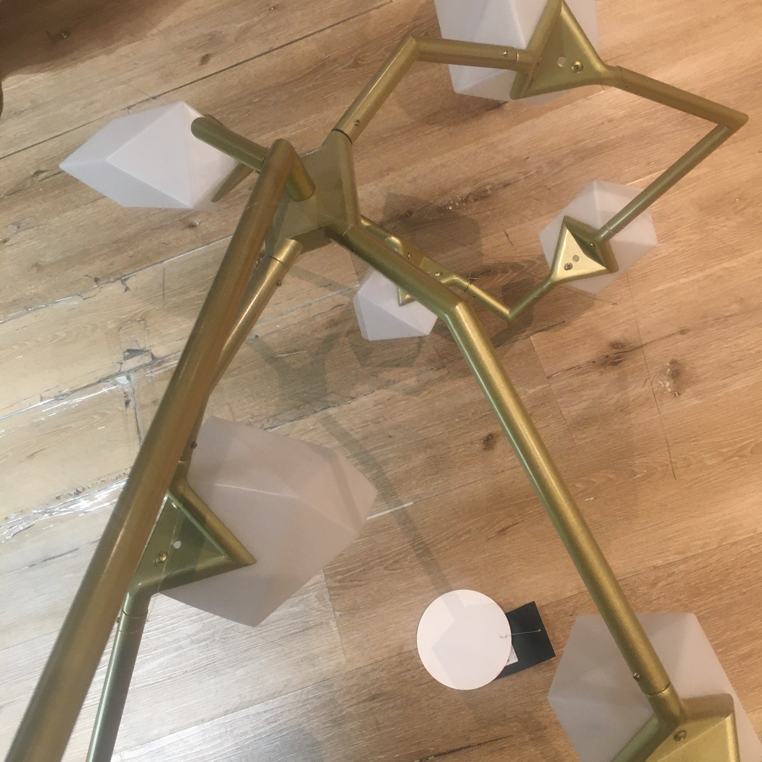 Display Item - Masko 12 Heads Chandelier Cy-New-093-GNakheel - DISPLAY ITEM - ebarza Furniture UAE | Shop Modern Furniture in Abu Dhabi & Dubai - مفروشات ايبازرا في الامارات | تسوق اثاث عصري وديكورات مميزة في دبي وابوظبي