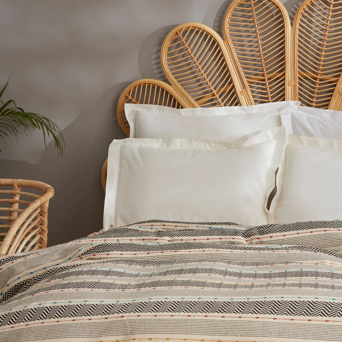 Karaca Home Bohemian Multi Double Bedspread 200.22.14.0064 - Blankets - ebarza Furniture UAE | Shop Modern Furniture in Abu Dhabi & Dubai - مفروشات ايبازرا في الامارات | تسوق اثاث عصري وديكورات مميزة في دبي وابوظبي