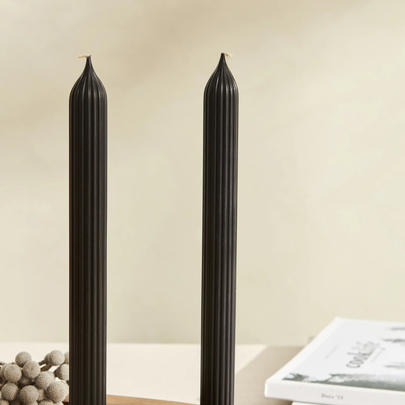 Karaca Home Wave 2-Piece Black Candlestick Candle 300.23.01.0264 - Candles - ebarza Furniture UAE | Shop Modern Furniture in Abu Dhabi & Dubai - مفروشات ايبازرا في الامارات | تسوق اثاث عصري وديكورات مميزة في دبي وابوظبي