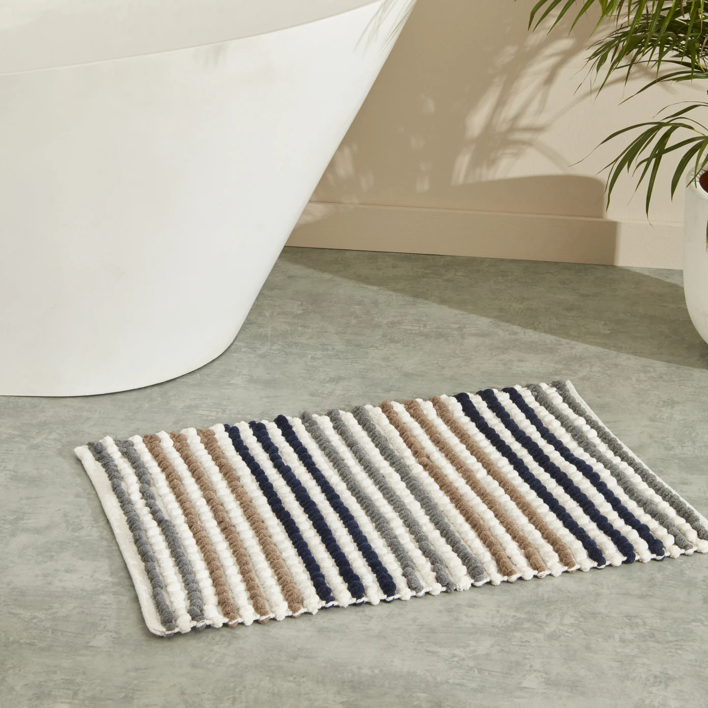 Karaca Sarah Anderson Stacey Bath Mat 60x90 cm Navy Blue 160.22.11.0012 - Bath Mats - ebarza Furniture UAE | Shop Modern Furniture in Abu Dhabi & Dubai - مفروشات ايبازرا في الامارات | تسوق اثاث عصري وديكورات مميزة في دبي وابوظبي