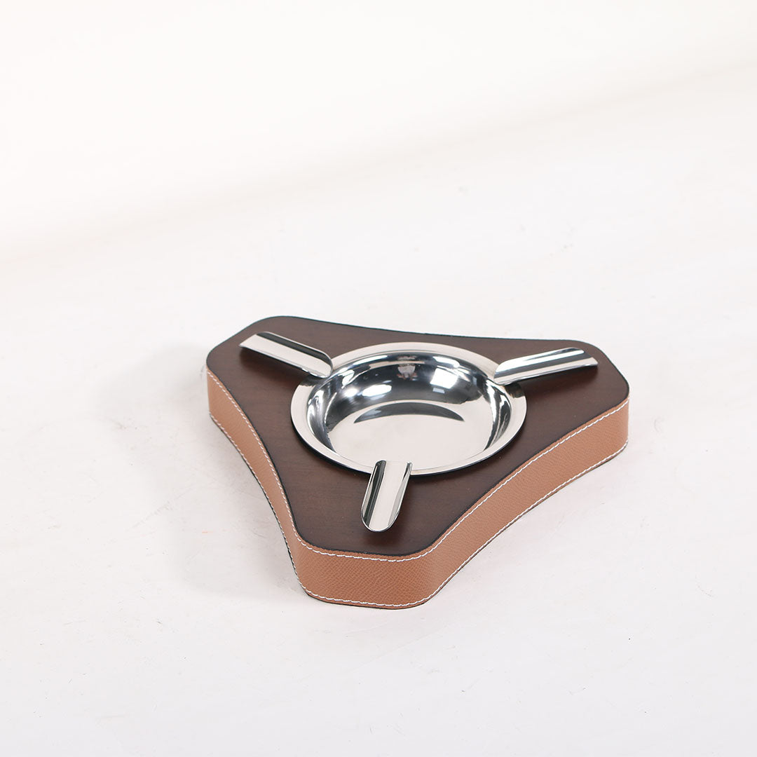 Leather Triangle Ashtray - KF4010D - Home Decor Figurines - ebarza Furniture UAE | Shop Modern Furniture in Abu Dhabi & Dubai - مفروشات ايبازرا في الامارات | تسوق اثاث عصري وديكورات مميزة في دبي وابوظبي