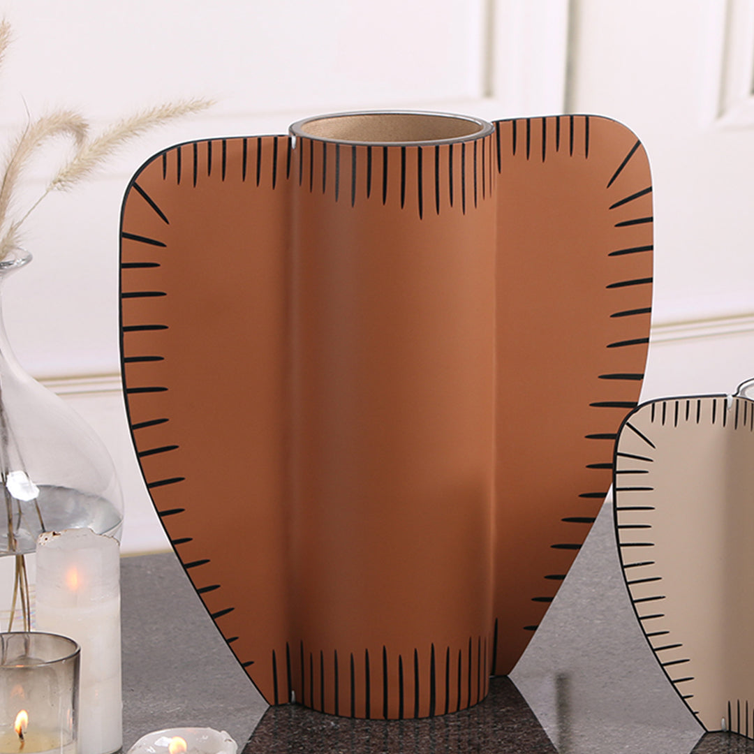 Leather Vase-Dry & Fresh-L KB3007CL - Vases - ebarza Furniture UAE | Shop Modern Furniture in Abu Dhabi & Dubai - مفروشات ايبازرا في الامارات | تسوق اثاث عصري وديكورات مميزة في دبي وابوظبي