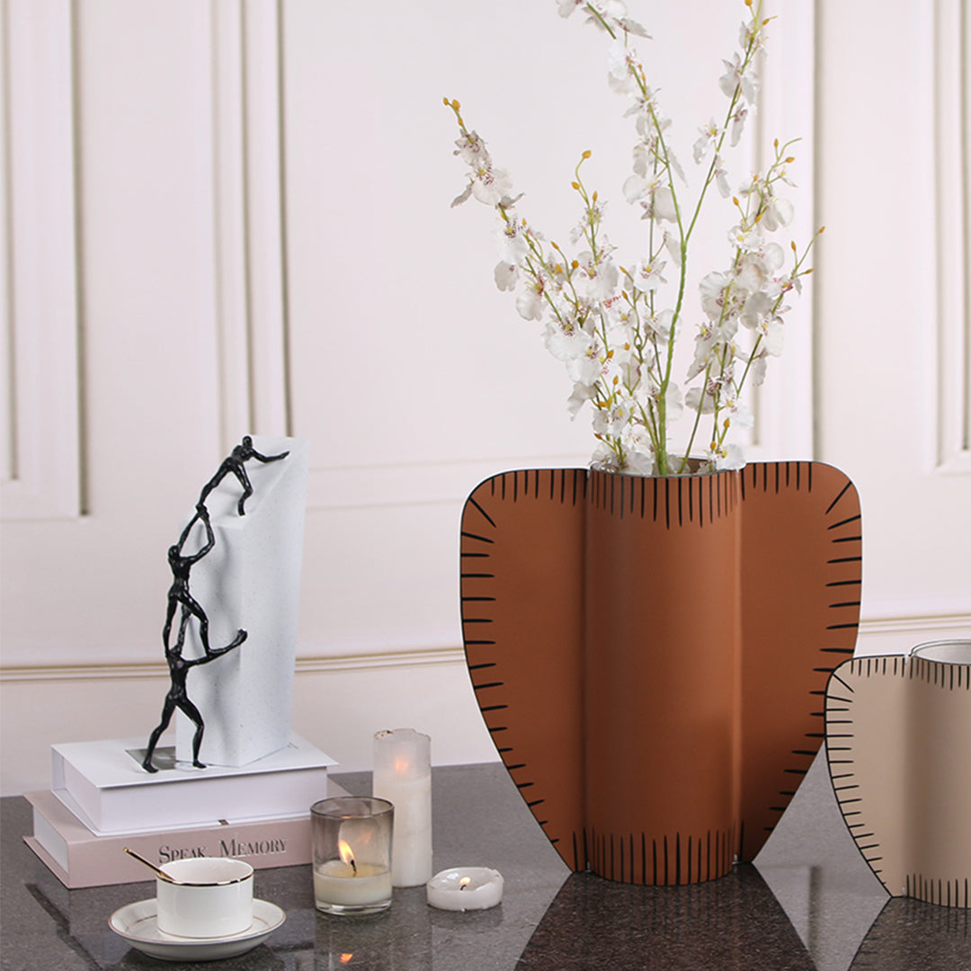 Leather Vase-Dry & Fresh-L KB3007CL - Vases - ebarza Furniture UAE | Shop Modern Furniture in Abu Dhabi & Dubai - مفروشات ايبازرا في الامارات | تسوق اثاث عصري وديكورات مميزة في دبي وابوظبي