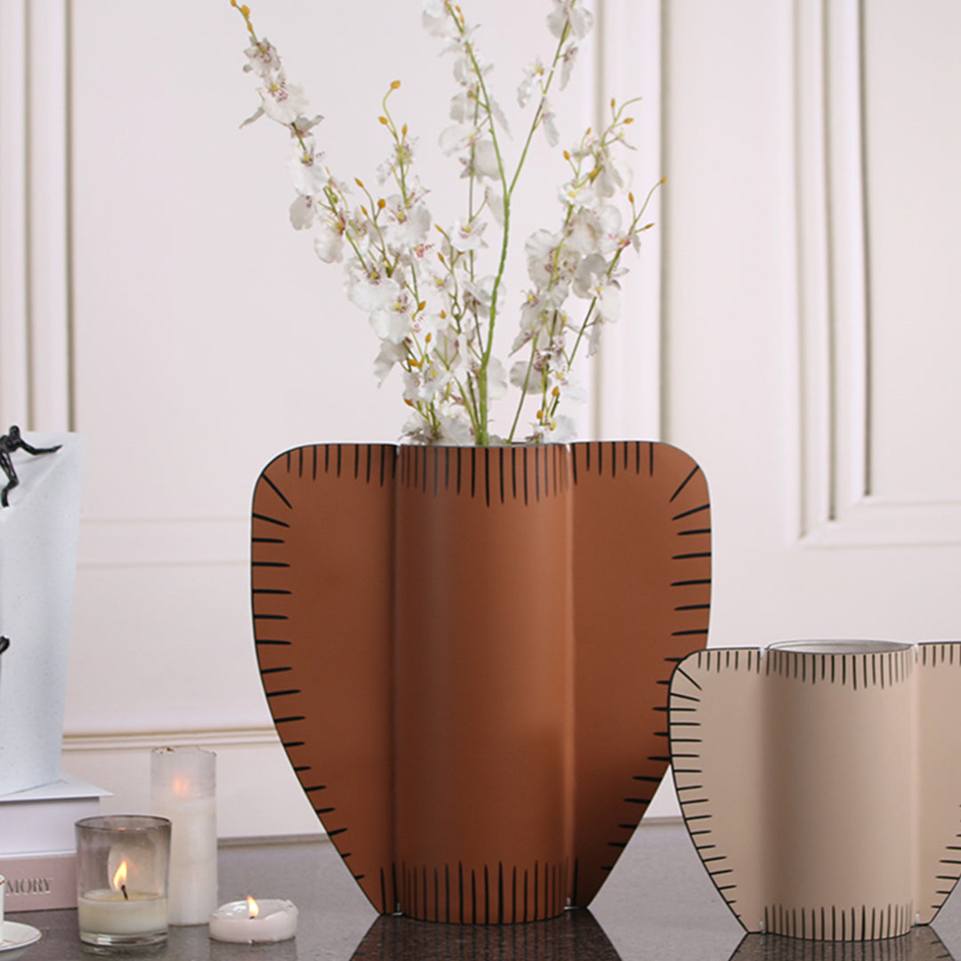 Leather Vase-Dry & Fresh-L KB3007CL - Vases - ebarza Furniture UAE | Shop Modern Furniture in Abu Dhabi & Dubai - مفروشات ايبازرا في الامارات | تسوق اثاث عصري وديكورات مميزة في دبي وابوظبي