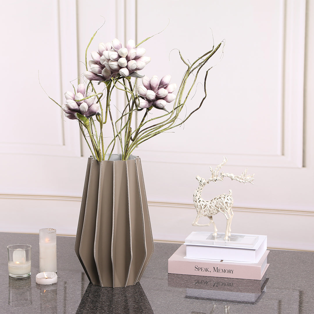 Leather Vase-Dry & Fresh-L KB3008DL - Vases - ebarza Furniture UAE | Shop Modern Furniture in Abu Dhabi & Dubai - مفروشات ايبازرا في الامارات | تسوق اثاث عصري وديكورات مميزة في دبي وابوظبي