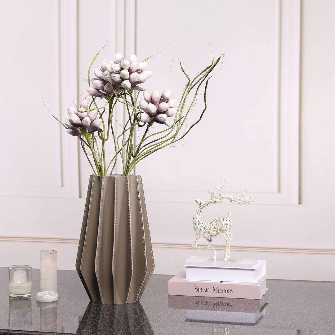 Leather Vase-Dry & Fresh-L KB3008DL - Vases - ebarza Furniture UAE | Shop Modern Furniture in Abu Dhabi & Dubai - مفروشات ايبازرا في الامارات | تسوق اثاث عصري وديكورات مميزة في دبي وابوظبي