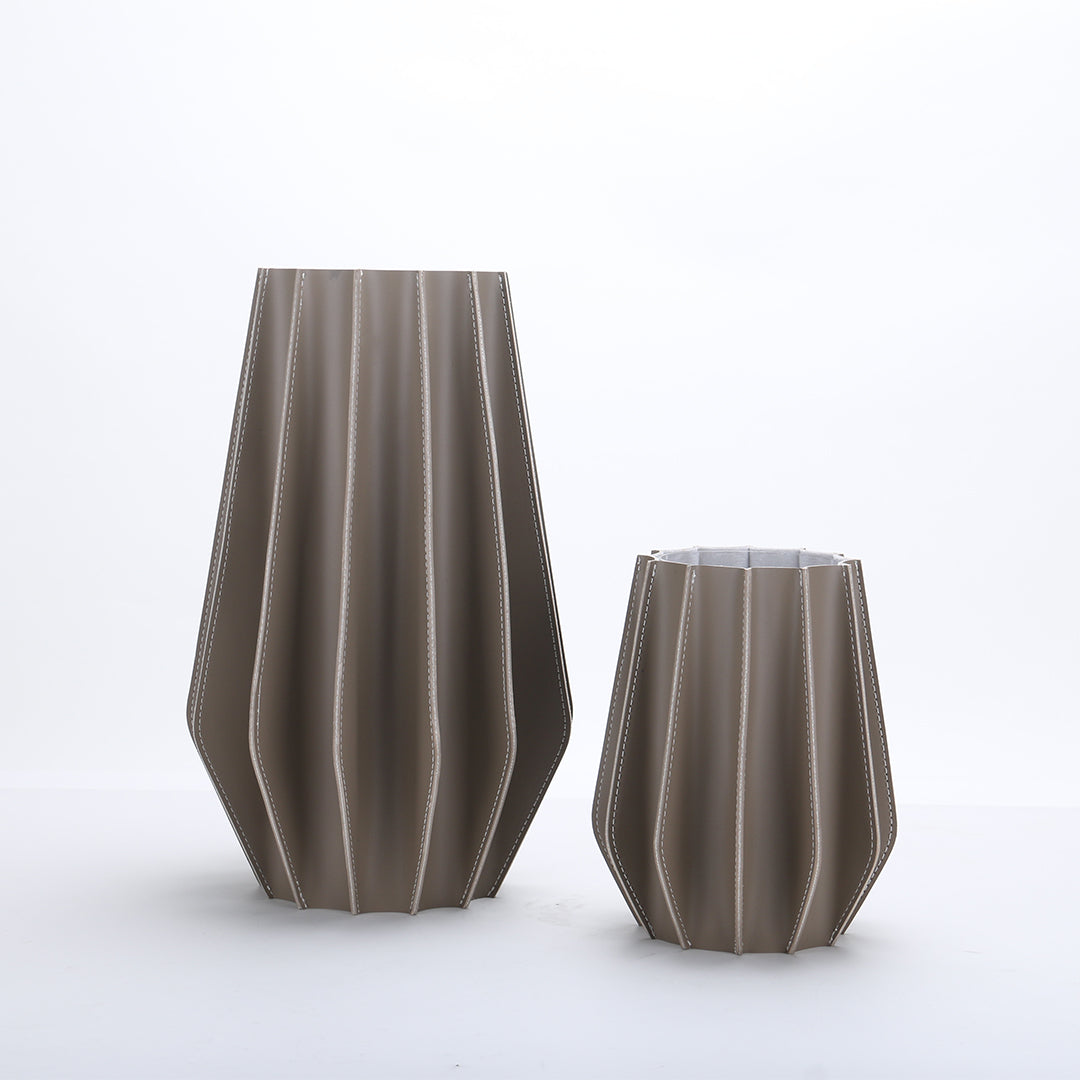 Leather Vase-Dry & Fresh-S KB3008DS - Vases - ebarza Furniture UAE | Shop Modern Furniture in Abu Dhabi & Dubai - مفروشات ايبازرا في الامارات | تسوق اثاث عصري وديكورات مميزة في دبي وابوظبي