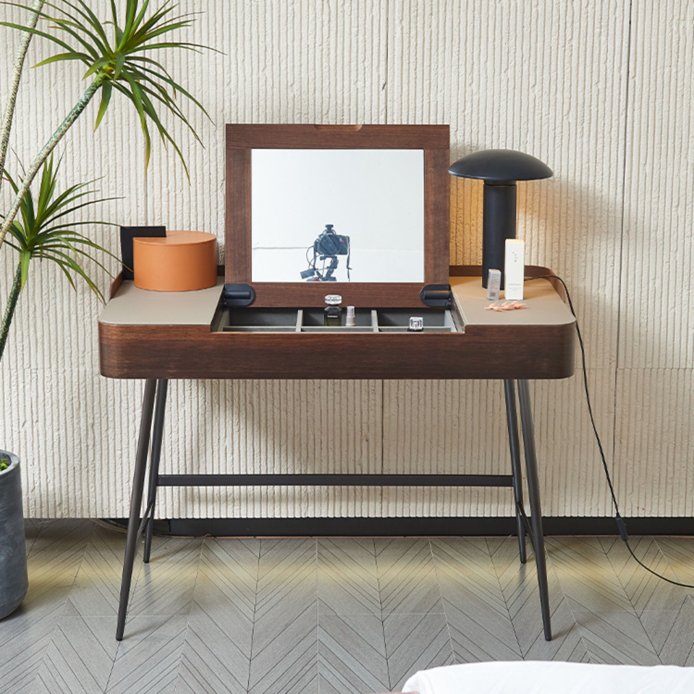 Saddle Leather Stainless Steel Dresser MLL-T75 - Dressers - ebarza Furniture UAE | Shop Modern Furniture in Abu Dhabi & Dubai - مفروشات ايبازرا في الامارات | تسوق اثاث عصري وديكورات مميزة في دبي وابوظبي