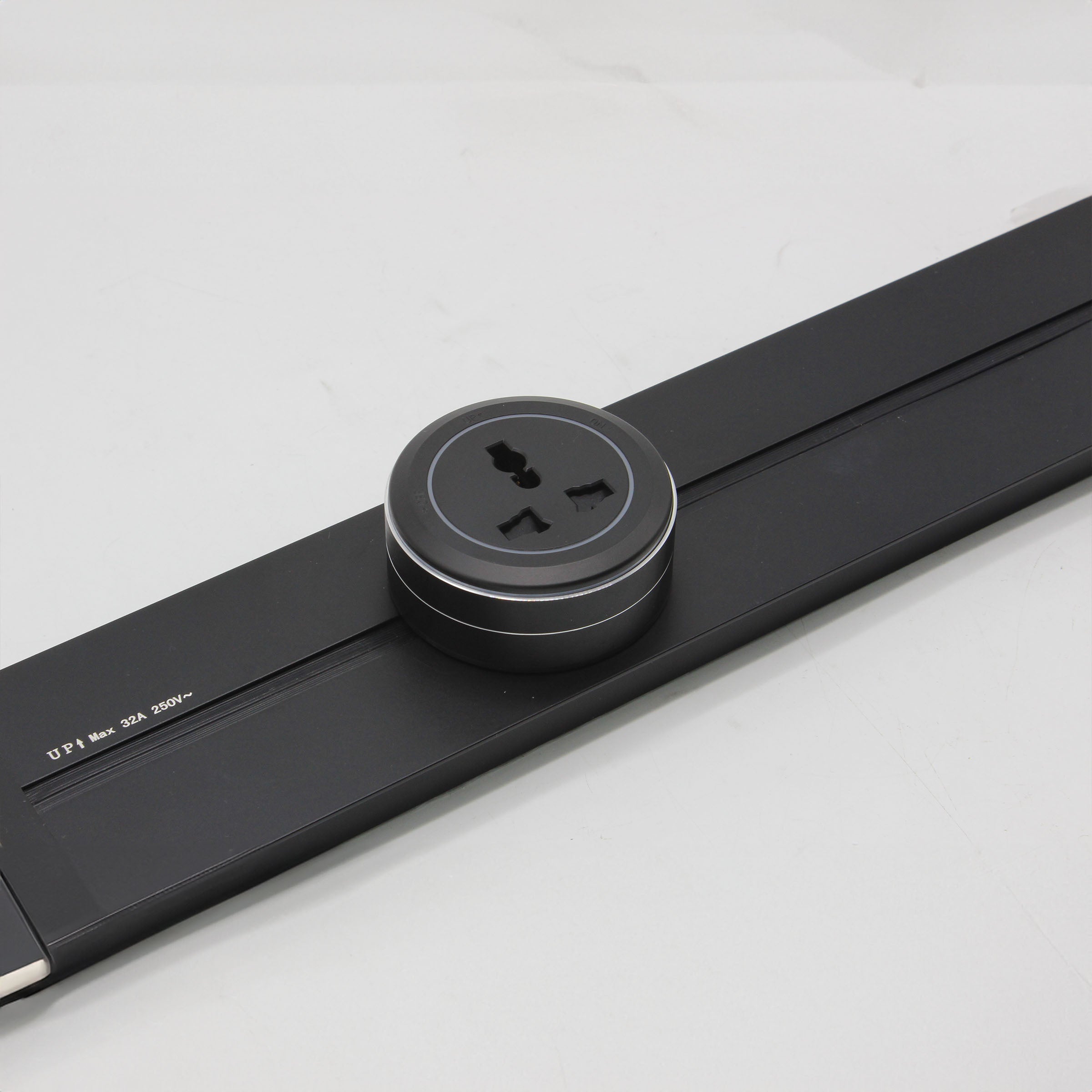 Power Track System 120X8 CM AH04-C - Power Track System - ebarza Furniture UAE | Shop Modern Furniture in Abu Dhabi & Dubai - مفروشات ايبازرا في الامارات | تسوق اثاث عصري وديكورات مميزة في دبي وابوظبي