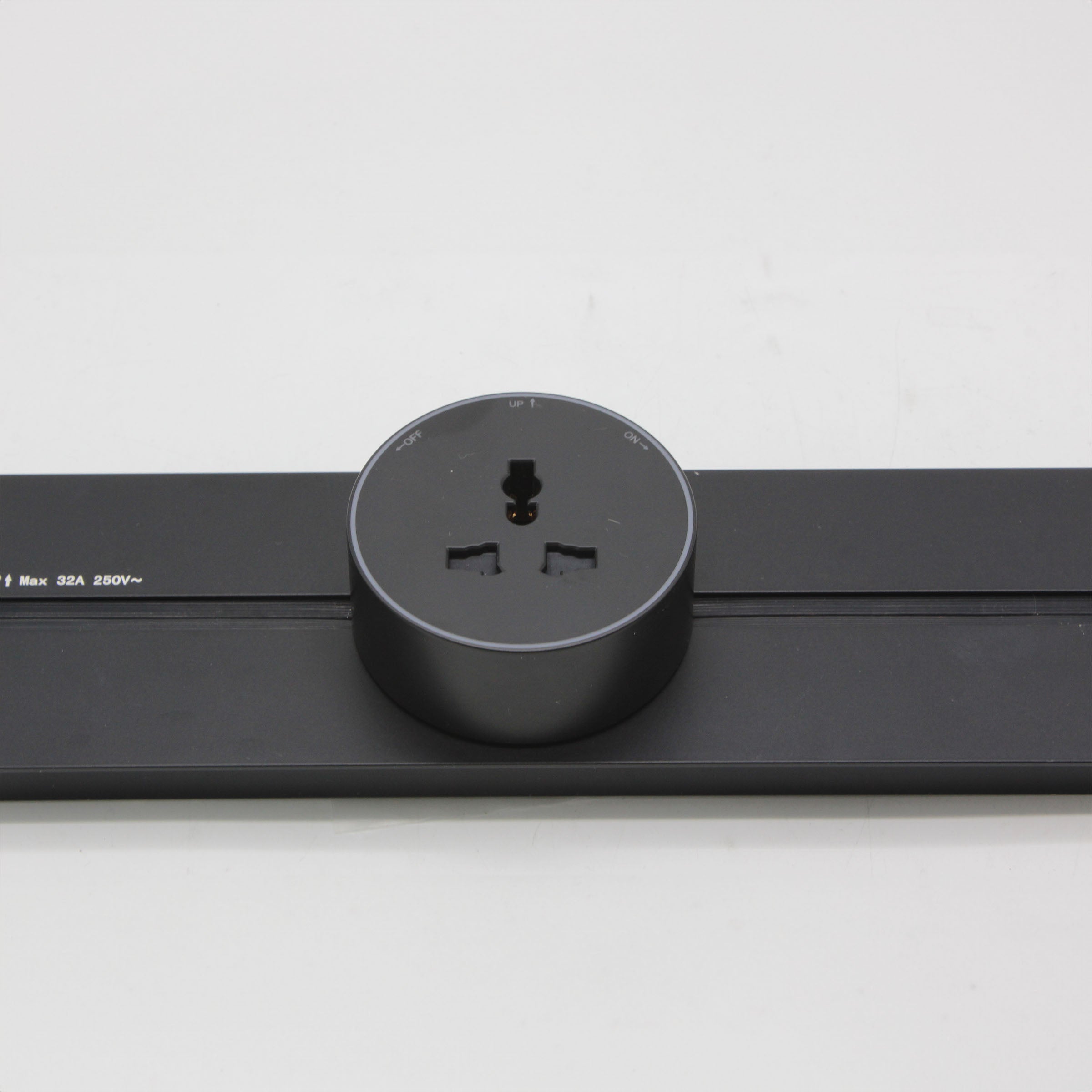 Universal Power Adapter AH04-CU - Power Track System - ebarza Furniture UAE | Shop Modern Furniture in Abu Dhabi & Dubai - مفروشات ايبازرا في الامارات | تسوق اثاث عصري وديكورات مميزة في دبي وابوظبي