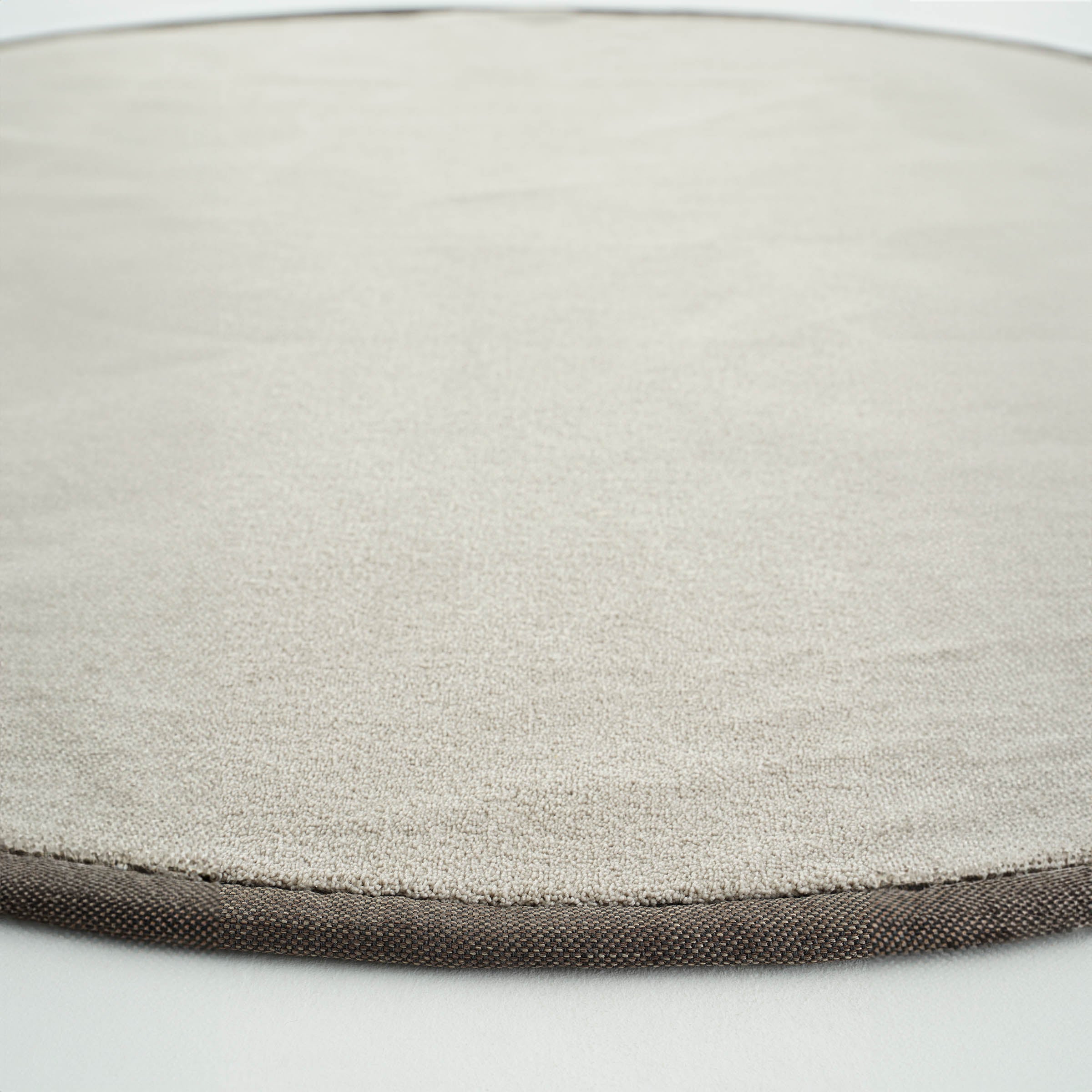 D150 CM BOUNTY 74 MONTEREY Rug 80208 - Rugs - ebarza Furniture UAE | Shop Modern Furniture in Abu Dhabi & Dubai - مفروشات ايبازرا في الامارات | تسوق اثاث عصري وديكورات مميزة في دبي وابوظبي