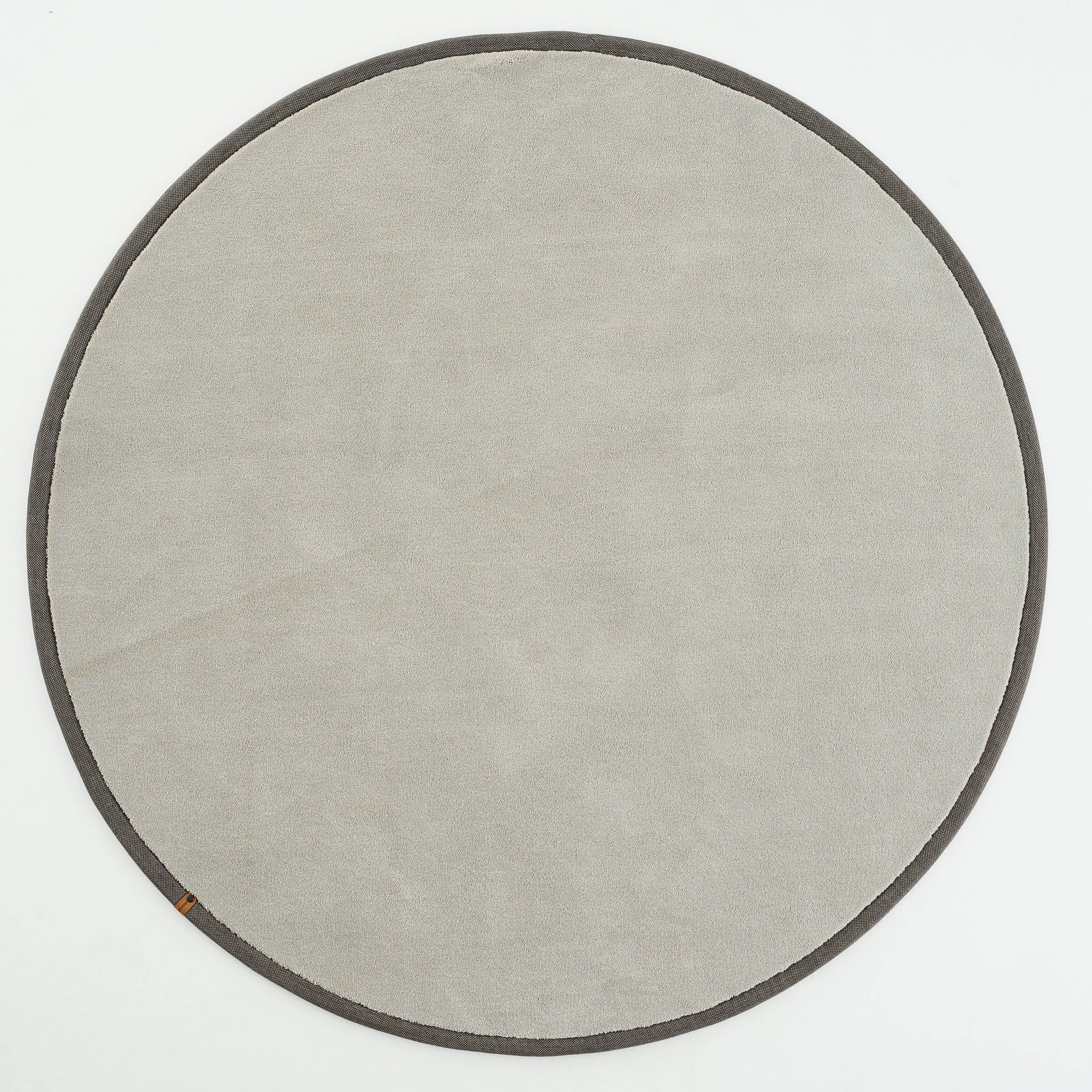 D150 CM BOUNTY 74 MONTEREY Rug 80208 - Rugs - ebarza Furniture UAE | Shop Modern Furniture in Abu Dhabi & Dubai - مفروشات ايبازرا في الامارات | تسوق اثاث عصري وديكورات مميزة في دبي وابوظبي