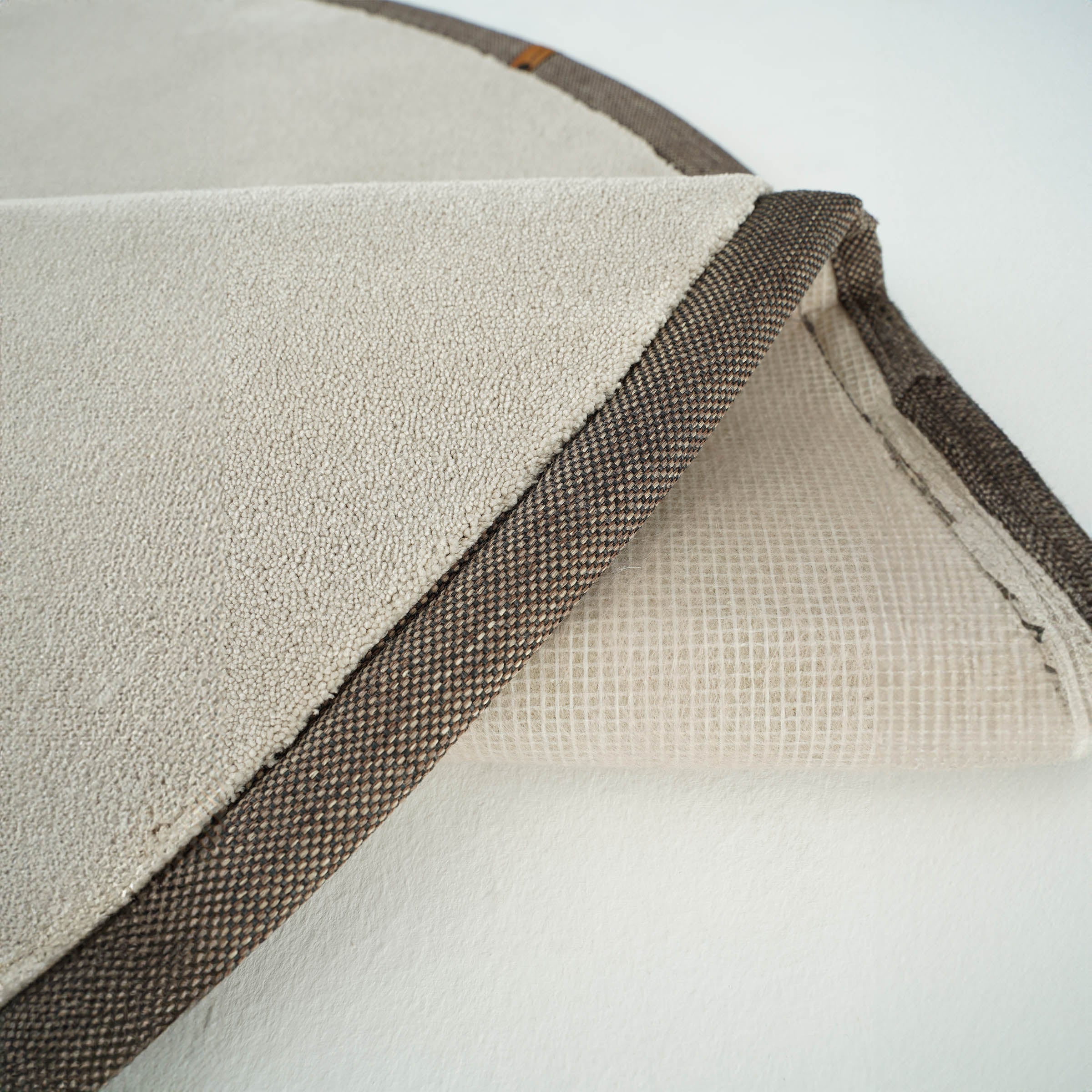 D300 CM BOUNTY 74 MONTEREY Rug 80208 - Rugs - ebarza Furniture UAE | Shop Modern Furniture in Abu Dhabi & Dubai - مفروشات ايبازرا في الامارات | تسوق اثاث عصري وديكورات مميزة في دبي وابوظبي