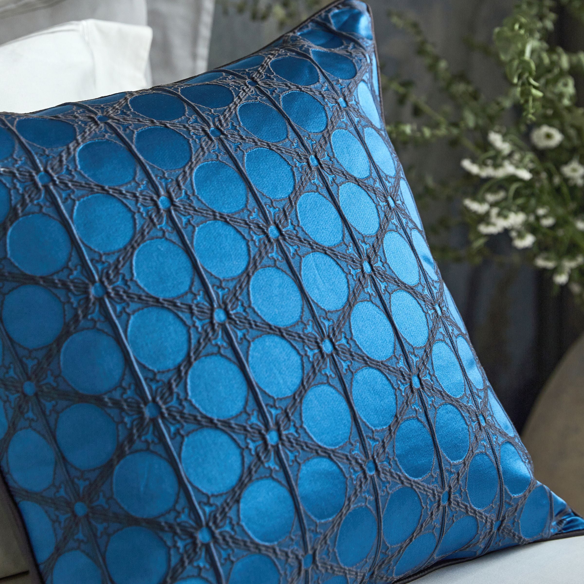 45*45 Zereda Jacquard Cushion - ECC101 -  Cushions - ebarza Furniture UAE | Shop Modern Furniture in Abu Dhabi & Dubai - مفروشات ايبازرا في الامارات | تسوق اثاث عصري وديكورات مميزة في دبي وابوظبي