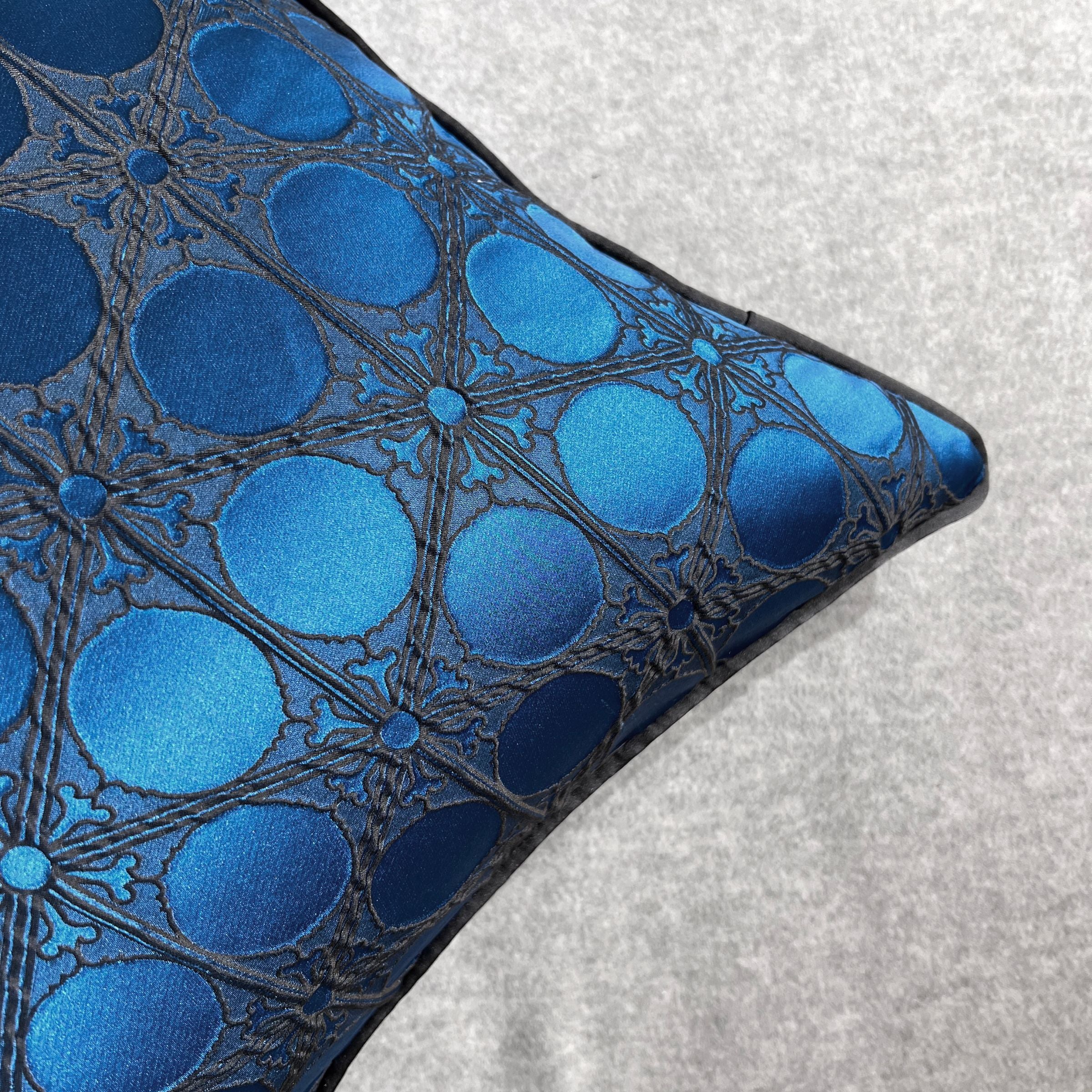 45*45 Zereda Jacquard Cushion - ECC101 -  Cushions - ebarza Furniture UAE | Shop Modern Furniture in Abu Dhabi & Dubai - مفروشات ايبازرا في الامارات | تسوق اثاث عصري وديكورات مميزة في دبي وابوظبي