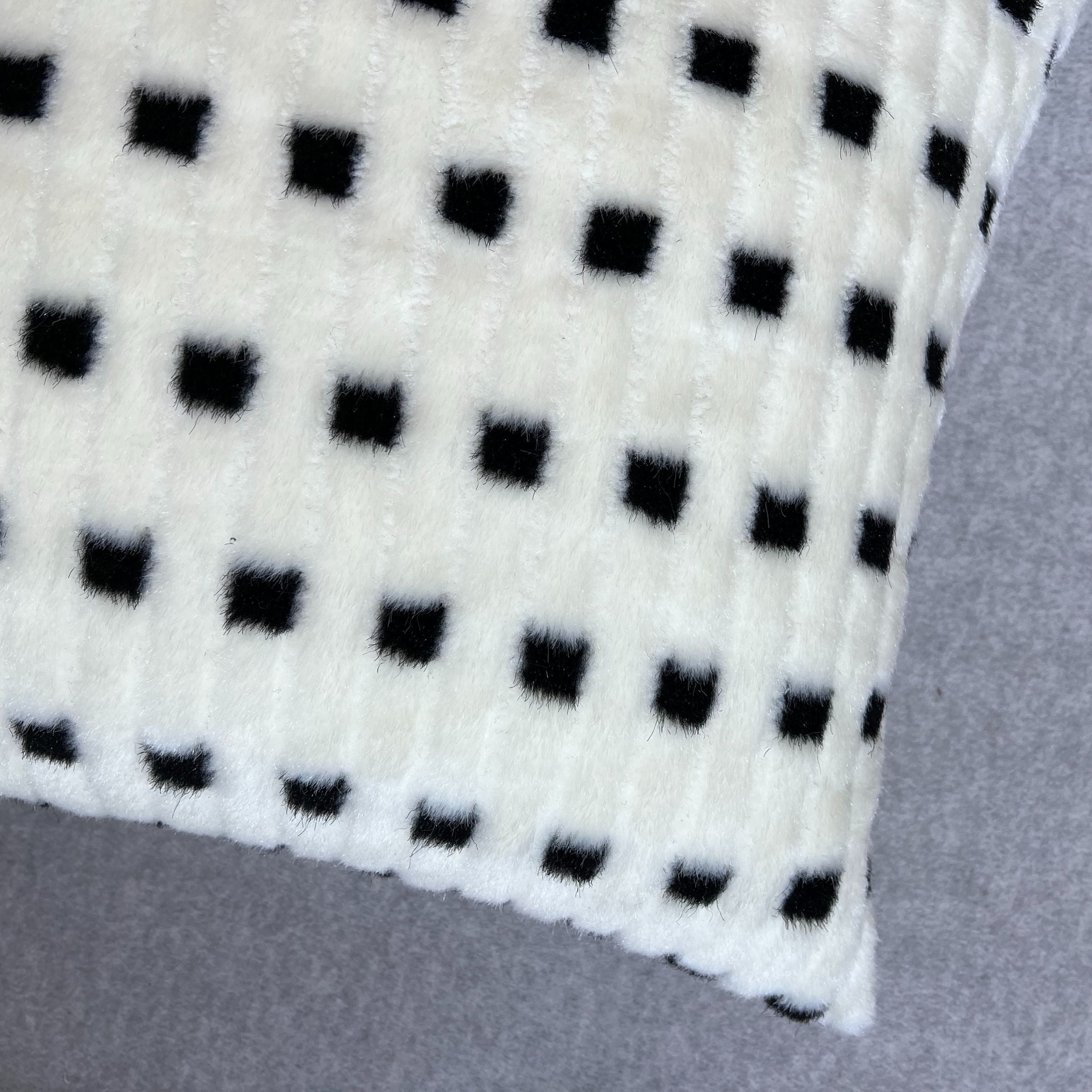 45*45 Jacklyn Plush Cushion - ECC100 -  Cushions - ebarza Furniture UAE | Shop Modern Furniture in Abu Dhabi & Dubai - مفروشات ايبازرا في الامارات | تسوق اثاث عصري وديكورات مميزة في دبي وابوظبي