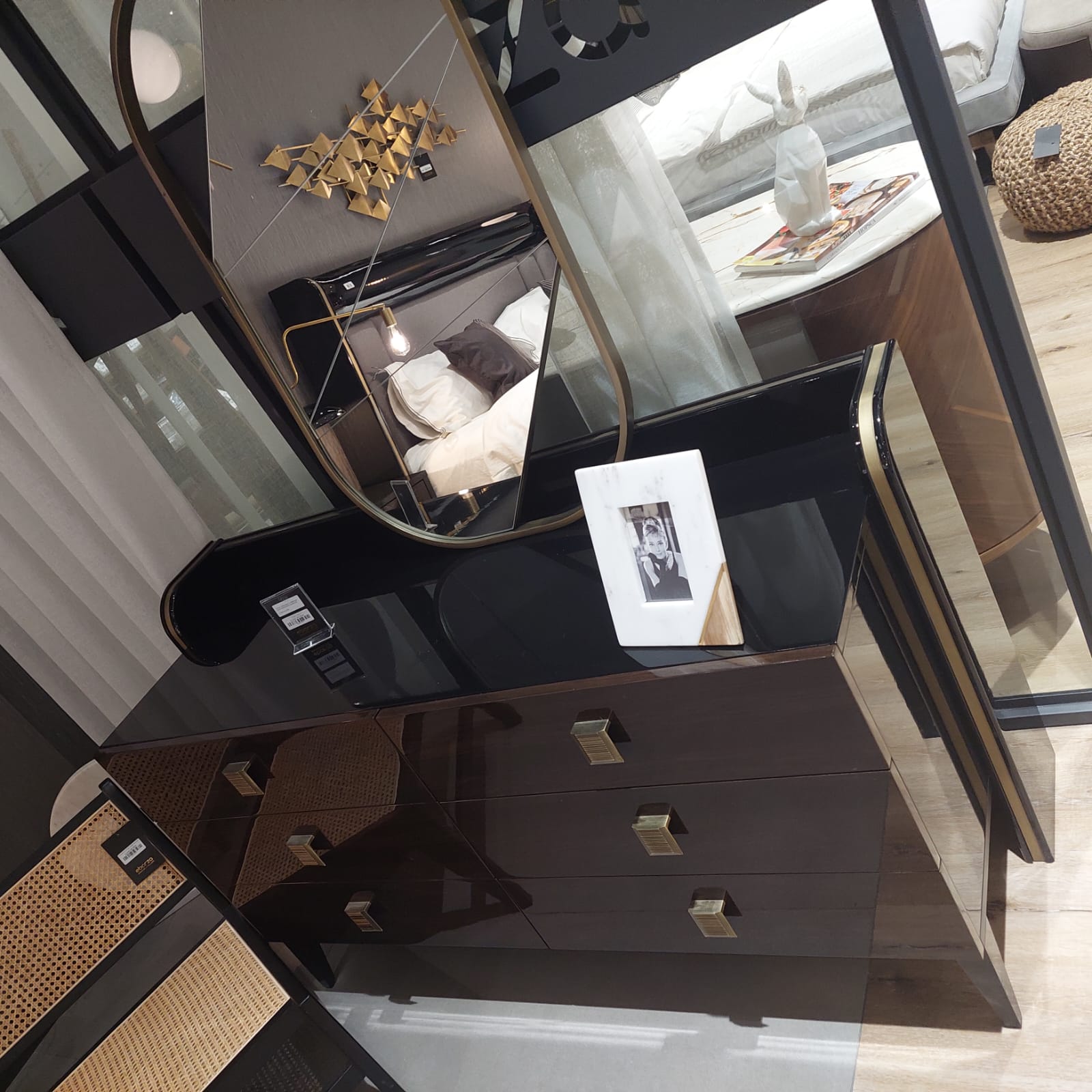 Display Item Kant Dresser & Mirror Kant-Dresser+Mirror-Nakheel - DISPLAY ITEM - ebarza Furniture UAE | Shop Modern Furniture in Abu Dhabi & Dubai - مفروشات ايبازرا في الامارات | تسوق اثاث عصري وديكورات مميزة في دبي وابوظبي