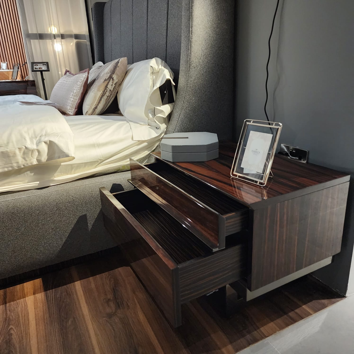 Display Item - Prada Elegant Bedroom Set PradaElegant-YAS - DISPLAY ITEM - ebarza Furniture UAE | Shop Modern Furniture in Abu Dhabi & Dubai - مفروشات ايبازرا في الامارات | تسوق اثاث عصري وديكورات مميزة في دبي وابوظبي