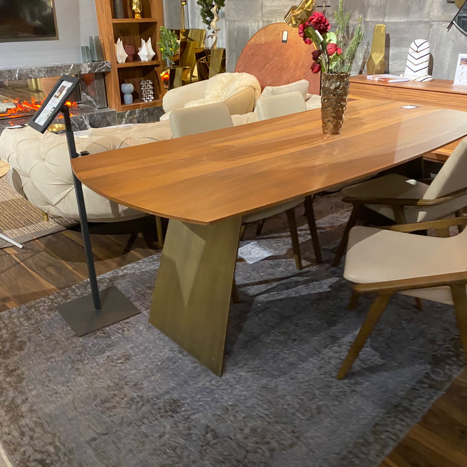 Display Item - Next Dining Table Next007 YAS-DISPLAY - DISPLAY ITEM - ebarza Furniture UAE | Shop Modern Furniture in Abu Dhabi & Dubai - مفروشات ايبازرا في الامارات | تسوق اثاث عصري وديكورات مميزة في دبي وابوظبي