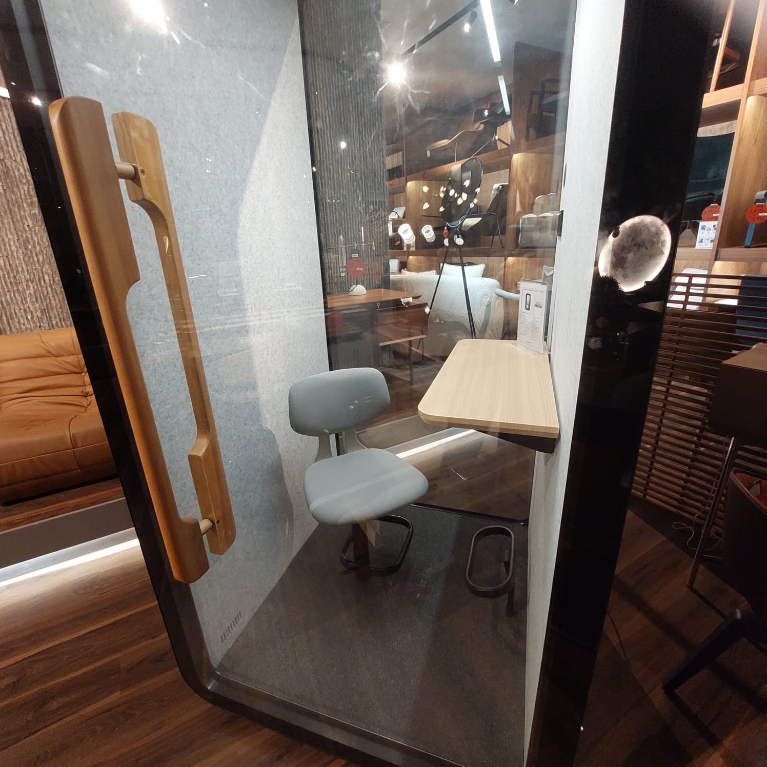 Display Item - Multifunction Soundproof office booth SUPERBOX-SLYAS - DISPLAY ITEM - ebarza Furniture UAE | Shop Modern Furniture in Abu Dhabi & Dubai - مفروشات ايبازرا في الامارات | تسوق اثاث عصري وديكورات مميزة في دبي وابوظبي