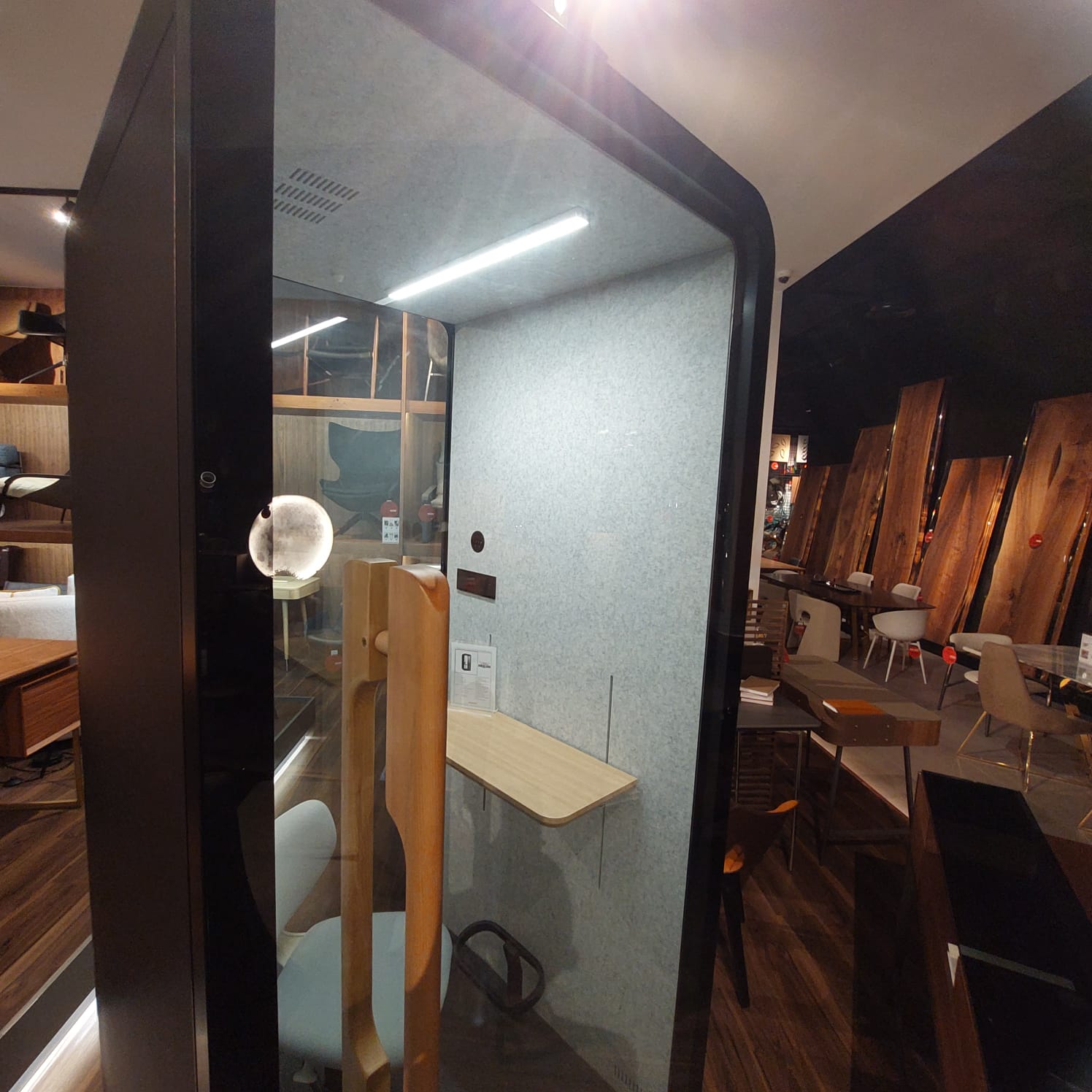 Display Item - Multifunction Soundproof office booth SUPERBOX-SLYAS - DISPLAY ITEM - ebarza Furniture UAE | Shop Modern Furniture in Abu Dhabi & Dubai - مفروشات ايبازرا في الامارات | تسوق اثاث عصري وديكورات مميزة في دبي وابوظبي