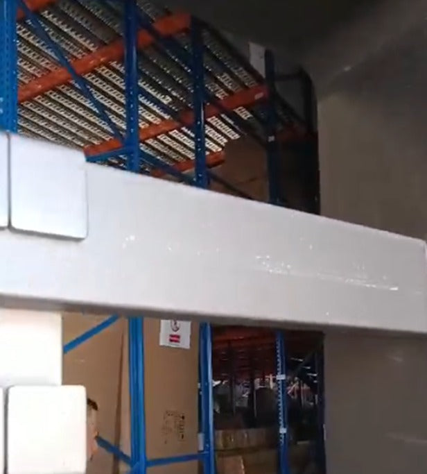 AS IS - Hanging Mirror BMBO- GYJ80112 - DISPLAY ITEM - ebarza Furniture UAE | Shop Modern Furniture in Abu Dhabi & Dubai - مفروشات ايبازرا في الامارات | تسوق اثاث عصري وديكورات مميزة في دبي وابوظبي