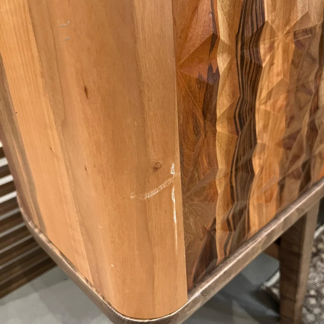 Display Item - Zen Sideboard Zen003-Veneer-Top-NAKHEEL - DISPLAY ITEM - ebarza Furniture UAE | Shop Modern Furniture in Abu Dhabi & Dubai - مفروشات ايبازرا في الامارات | تسوق اثاث عصري وديكورات مميزة في دبي وابوظبي