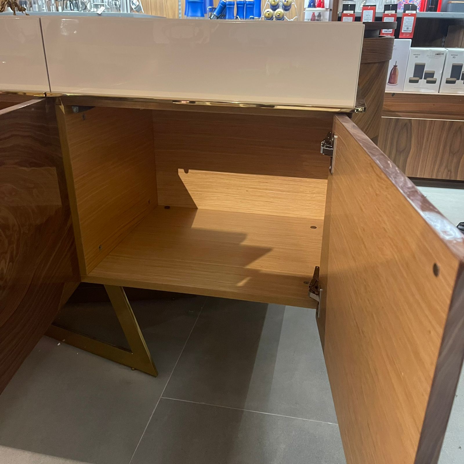 Display Item - Aura Sideboard Aura-ConsYAS - DISPLAY ITEM - ebarza Furniture UAE | Shop Modern Furniture in Abu Dhabi & Dubai - مفروشات ايبازرا في الامارات | تسوق اثاث عصري وديكورات مميزة في دبي وابوظبي