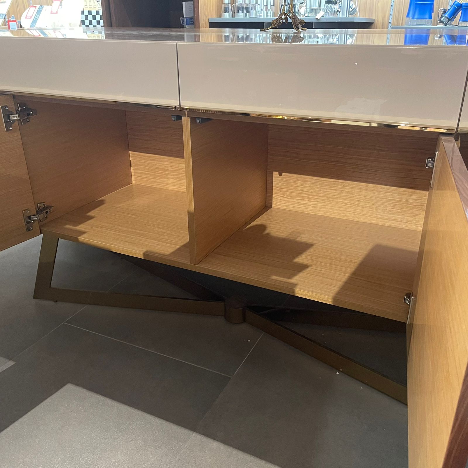 Display Item - Aura Sideboard Aura-ConsYAS - DISPLAY ITEM - ebarza Furniture UAE | Shop Modern Furniture in Abu Dhabi & Dubai - مفروشات ايبازرا في الامارات | تسوق اثاث عصري وديكورات مميزة في دبي وابوظبي