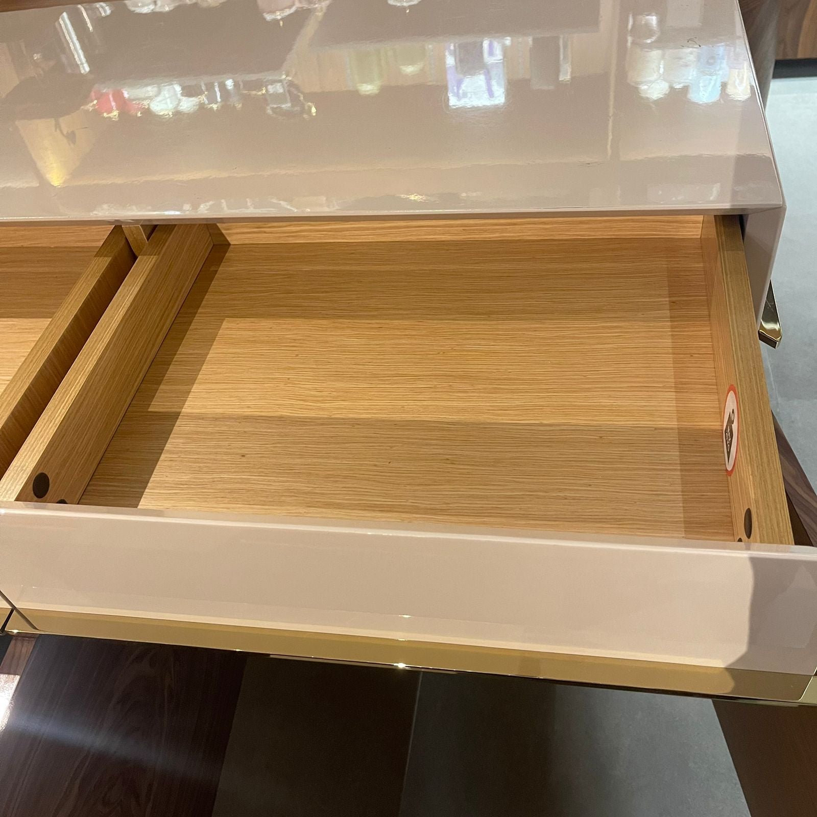 Display Item - Aura Sideboard Aura-ConsYAS - DISPLAY ITEM - ebarza Furniture UAE | Shop Modern Furniture in Abu Dhabi & Dubai - مفروشات ايبازرا في الامارات | تسوق اثاث عصري وديكورات مميزة في دبي وابوظبي