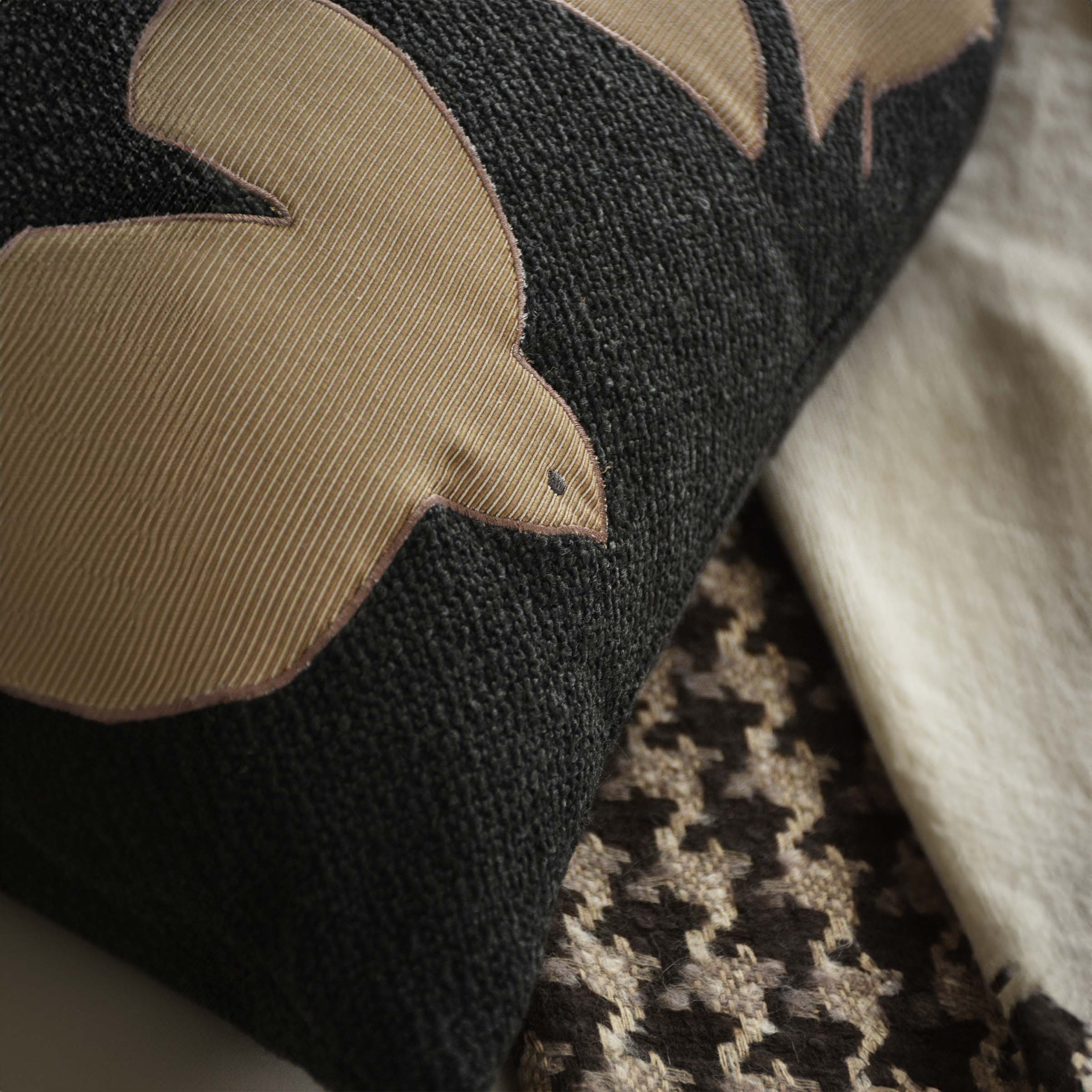 Zora Full Bedding Set EBB029 - Bedding - ebarza Furniture UAE | Shop Modern Furniture in Abu Dhabi & Dubai - مفروشات ايبازرا في الامارات | تسوق اثاث عصري وديكورات مميزة في دبي وابوظبي