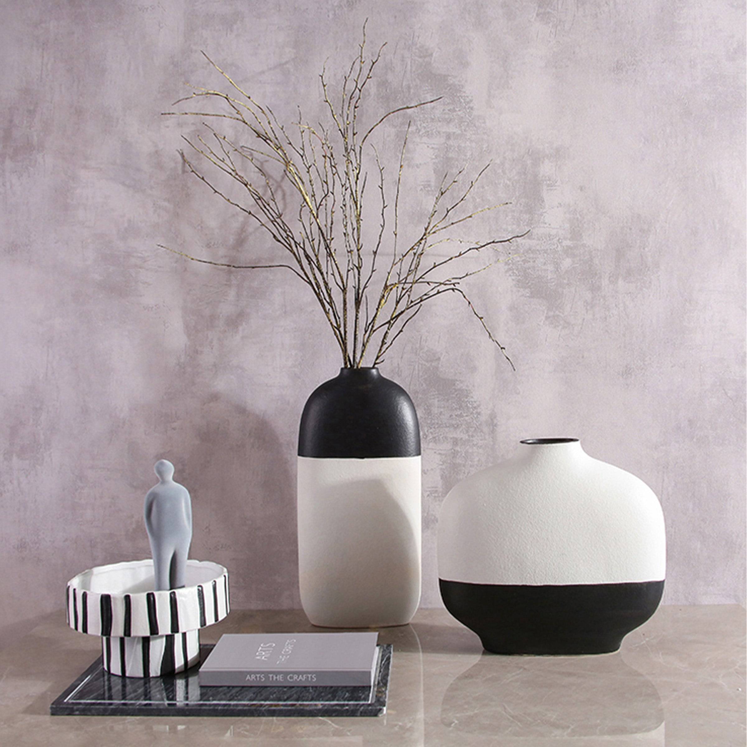 Black And White Ceramic Bottle-A Fa-D2104C - Vases - ebarza Furniture UAE | Shop Modern Furniture in Abu Dhabi & Dubai - مفروشات ايبازرا في الامارات | تسوق اثاث عصري وديكورات مميزة في دبي وابوظبي