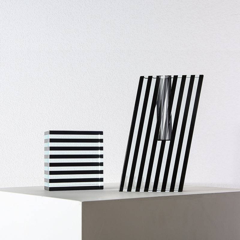 Black & Clear Striped Crystal Decor  Fb-Sj2105 -  Home Decor Figurines - ebarza Furniture UAE | Shop Modern Furniture in Abu Dhabi & Dubai - مفروشات ايبازرا في الامارات | تسوق اثاث عصري وديكورات مميزة في دبي وابوظبي
