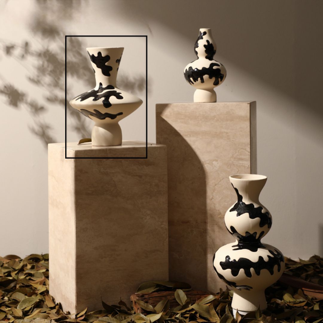 Black Hand-Painted Vase -B FD-D24068B - Vases - ebarza Furniture UAE | Shop Modern Furniture in Abu Dhabi & Dubai - مفروشات ايبازرا في الامارات | تسوق اثاث عصري وديكورات مميزة في دبي وابوظبي