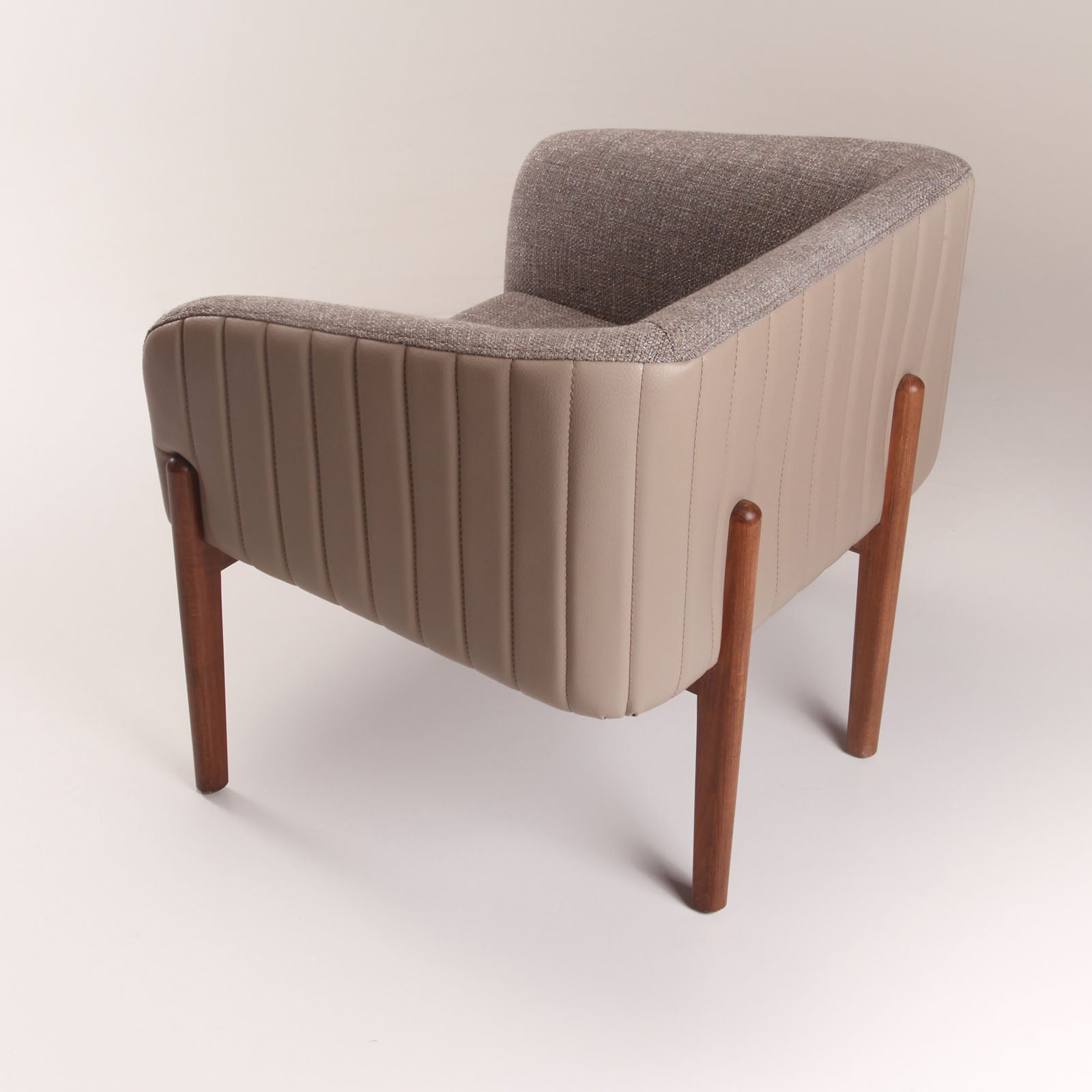 Display Item - Kenn Lounge Chair Ken-W-Grey Nakheel - DISPLAY ITEM - ebarza Furniture UAE | Shop Modern Furniture in Abu Dhabi & Dubai - مفروشات ايبازرا في الامارات | تسوق اثاث عصري وديكورات مميزة في دبي وابوظبي