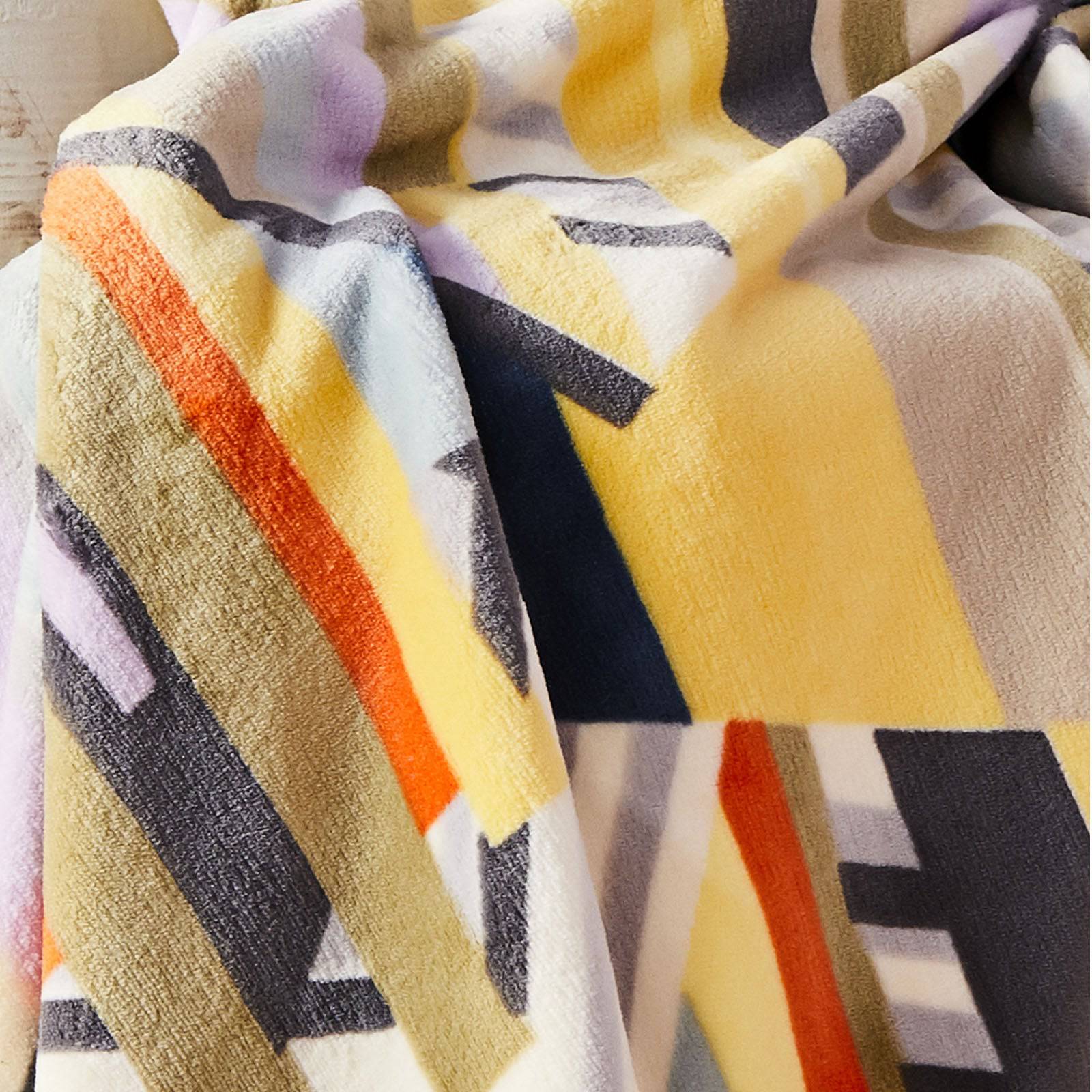 Cherry Sari Throw Blanket 200.15.01.0066 - Blankets - ebarza Furniture UAE | Shop Modern Furniture in Abu Dhabi & Dubai - مفروشات ايبازرا في الامارات | تسوق اثاث عصري وديكورات مميزة في دبي وابوظبي