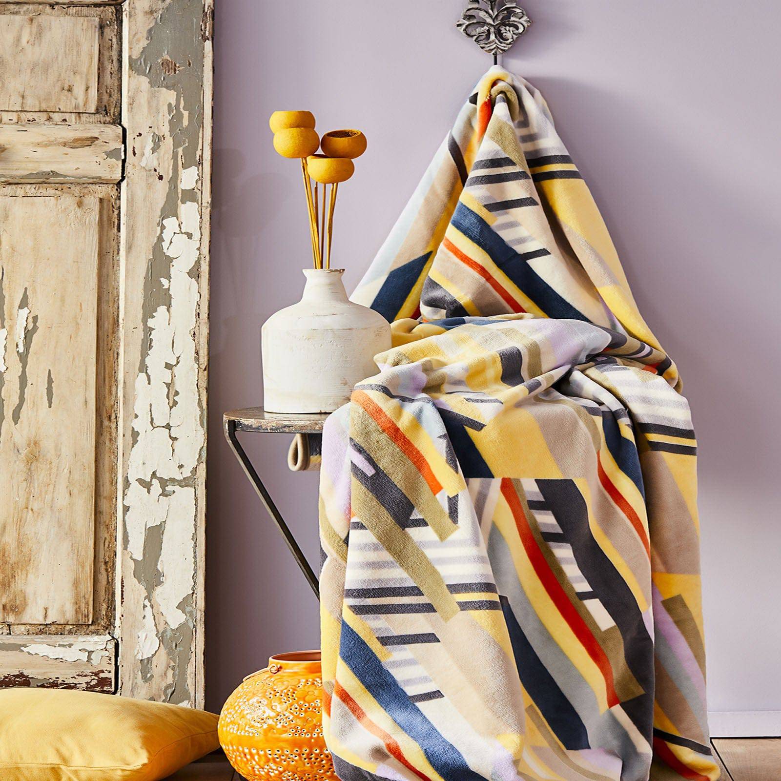 Cherry Sari Throw Blanket 200.15.01.0066 - Blankets - ebarza Furniture UAE | Shop Modern Furniture in Abu Dhabi & Dubai - مفروشات ايبازرا في الامارات | تسوق اثاث عصري وديكورات مميزة في دبي وابوظبي