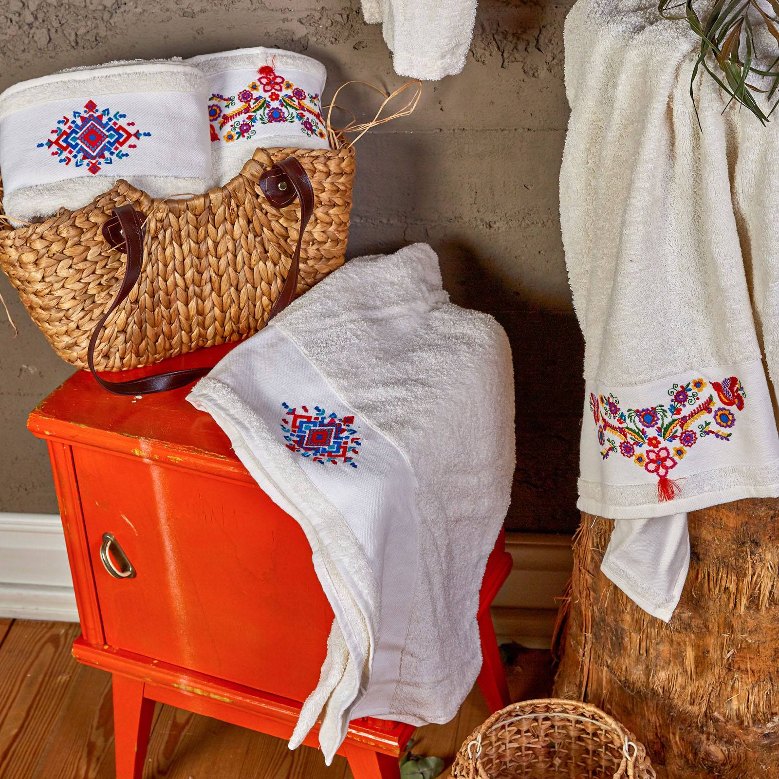 Chipas Offwhite Embroidered Family Bathroom Set 200.16.01.0228 - Bedding - ebarza Furniture UAE | Shop Modern Furniture in Abu Dhabi & Dubai - مفروشات ايبازرا في الامارات | تسوق اثاث عصري وديكورات مميزة في دبي وابوظبي