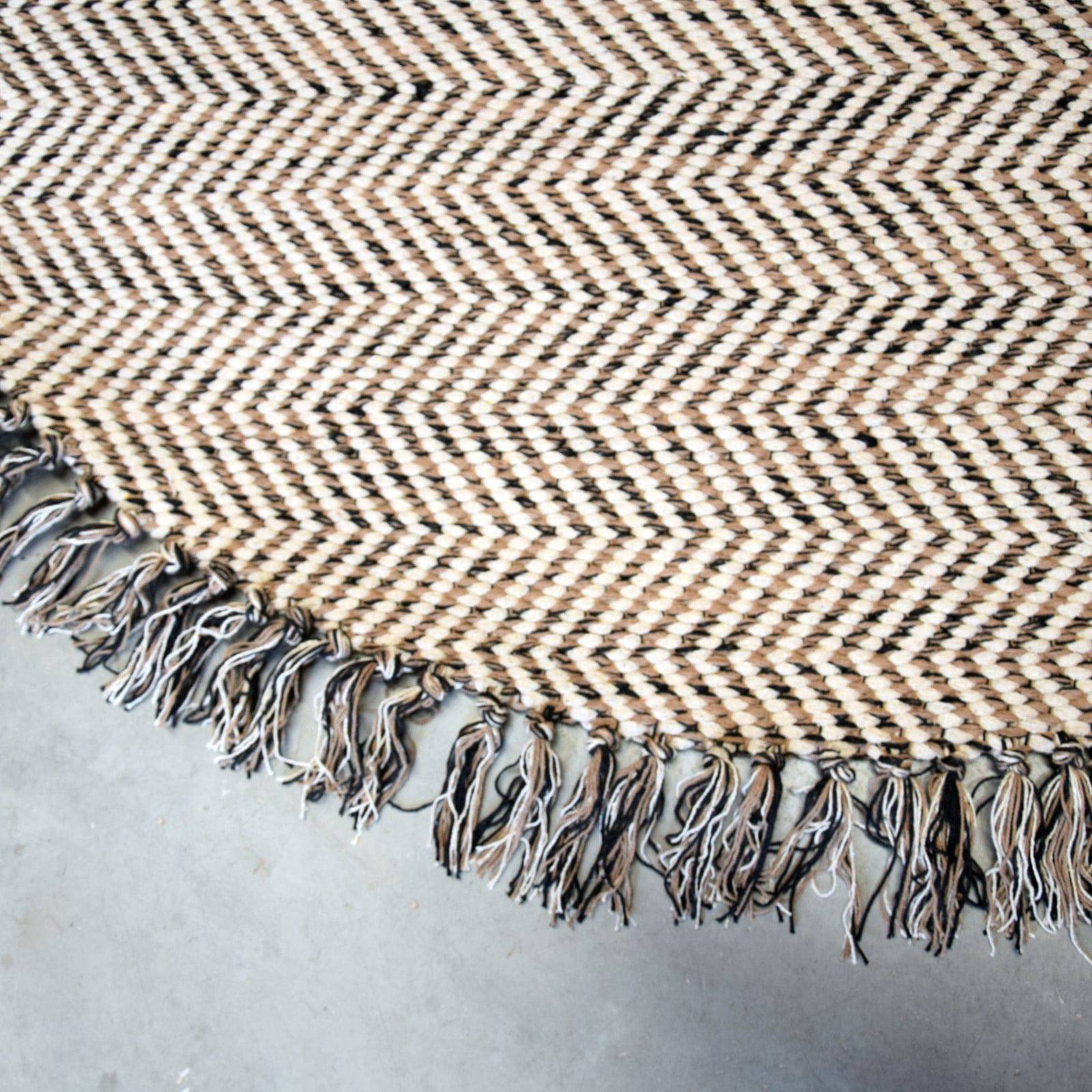 D150 Cm Braided Round Handmade Wool Rug Jh-2875 - Rugs - ebarza Furniture UAE | Shop Modern Furniture in Abu Dhabi & Dubai - مفروشات ايبازرا في الامارات | تسوق اثاث عصري وديكورات مميزة في دبي وابوظبي