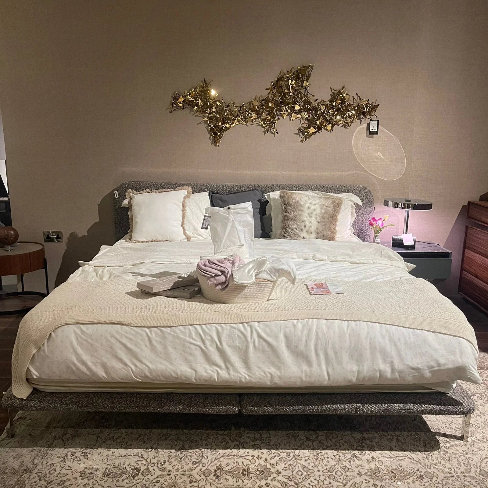 Display Item - Duke King Size Bed B026-YAS - DISPLAY ITEM - ebarza Furniture UAE | Shop Modern Furniture in Abu Dhabi & Dubai - مفروشات ايبازرا في الامارات | تسوق اثاث عصري وديكورات مميزة في دبي وابوظبي