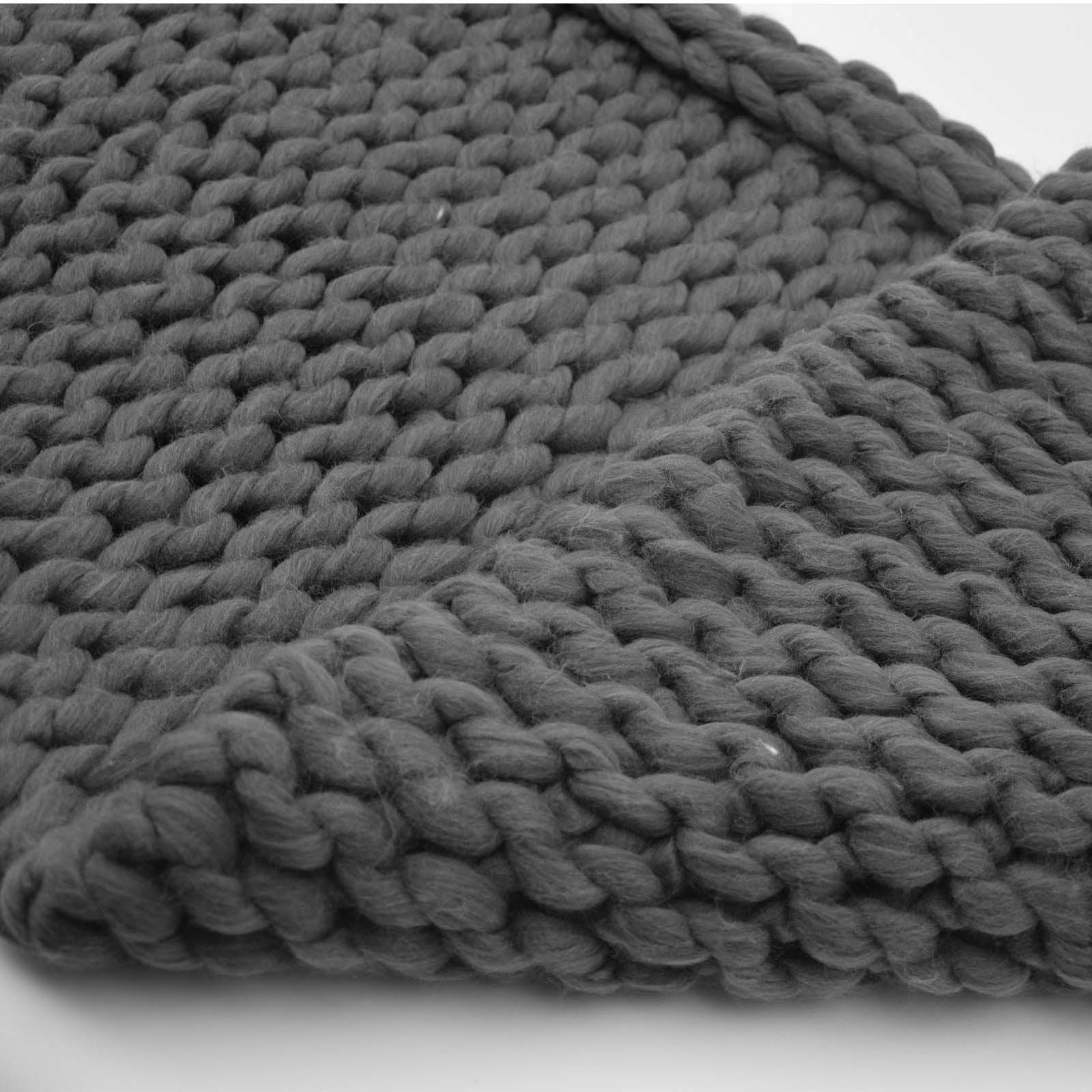 Handmade Chunky Throw Blanket 093A-004-Green - Blankets - ebarza Furniture UAE | Shop Modern Furniture in Abu Dhabi & Dubai - مفروشات ايبازرا في الامارات | تسوق اثاث عصري وديكورات مميزة في دبي وابوظبي