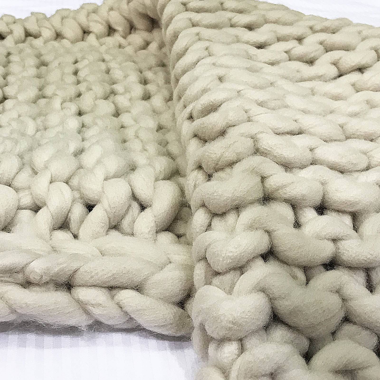 Handmade Chunky Throw Blanket 093A-004-Green - Blankets - ebarza Furniture UAE | Shop Modern Furniture in Abu Dhabi & Dubai - مفروشات ايبازرا في الامارات | تسوق اثاث عصري وديكورات مميزة في دبي وابوظبي
