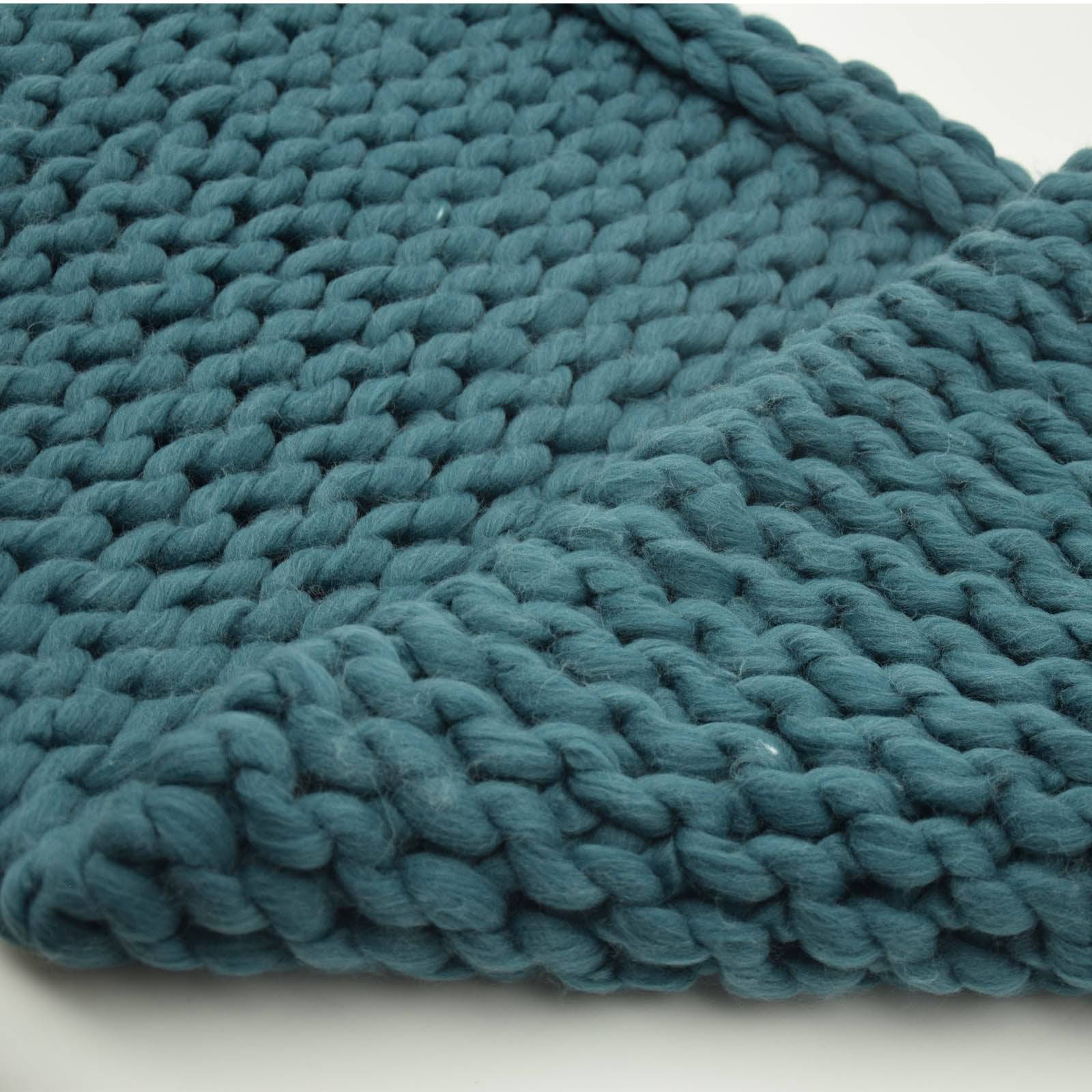 Handmade Chunky Throw Blanket 093A-004-Grey - Blankets - ebarza Furniture UAE | Shop Modern Furniture in Abu Dhabi & Dubai - مفروشات ايبازرا في الامارات | تسوق اثاث عصري وديكورات مميزة في دبي وابوظبي