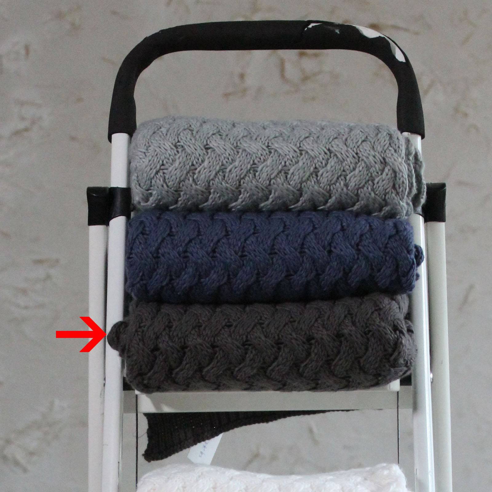 Handmade Chunky Throw Blanket 180401-002-Darkgrey - Blankets - ebarza Furniture UAE | Shop Modern Furniture in Abu Dhabi & Dubai - مفروشات ايبازرا في الامارات | تسوق اثاث عصري وديكورات مميزة في دبي وابوظبي