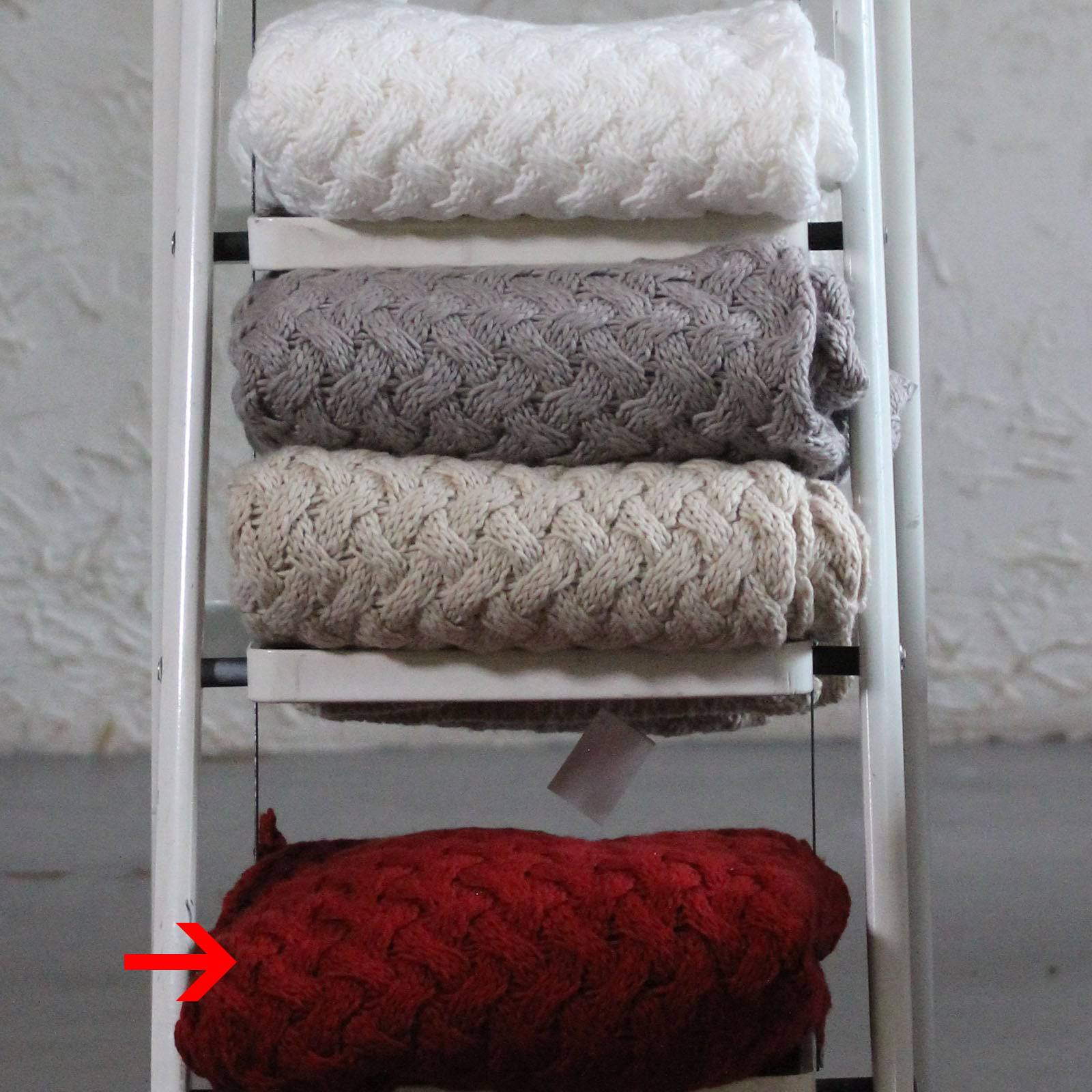 Handmade Chunky Throw Blanket  180401-002-Darkred -  Blankets - ebarza Furniture UAE | Shop Modern Furniture in Abu Dhabi & Dubai - مفروشات ايبازرا في الامارات | تسوق اثاث عصري وديكورات مميزة في دبي وابوظبي