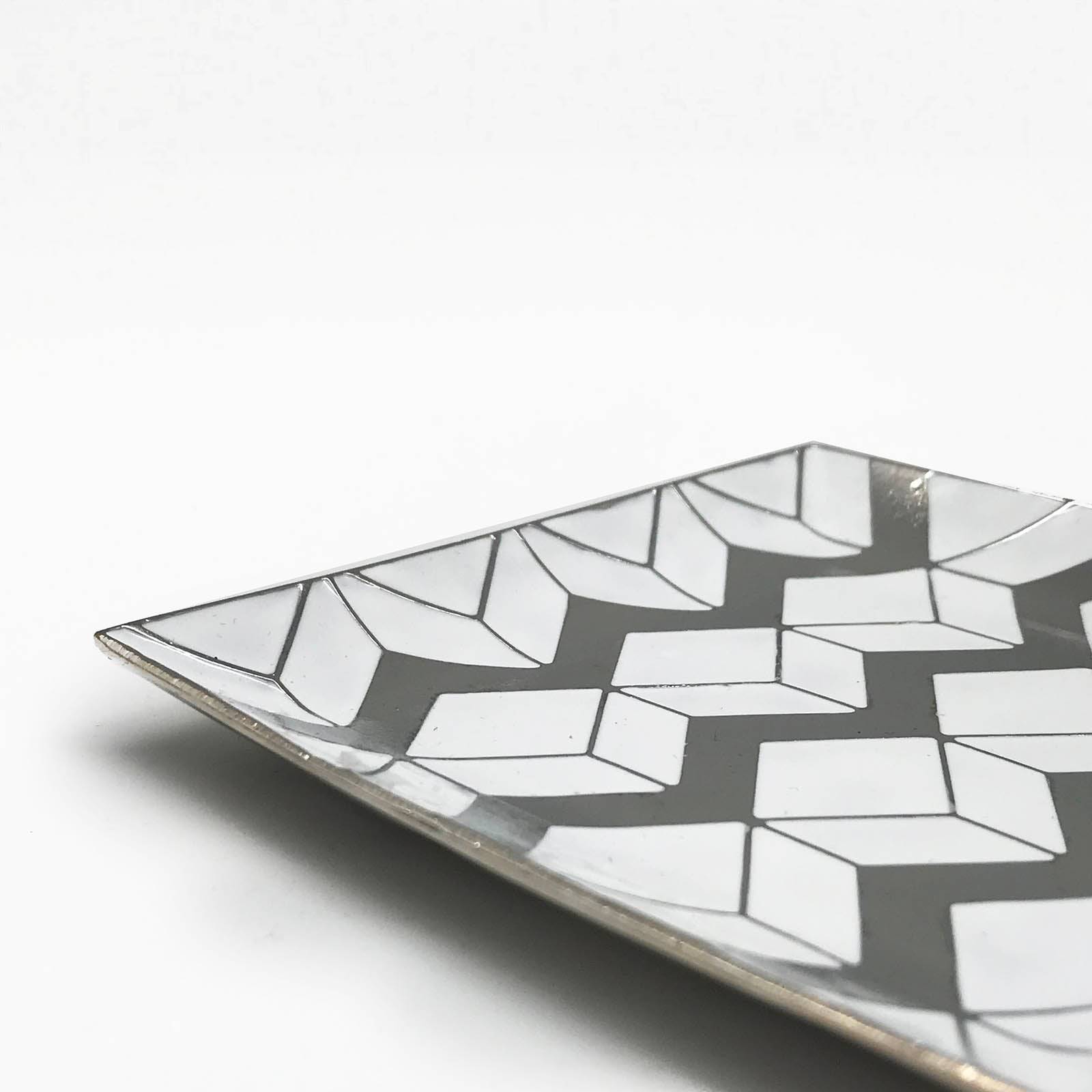 Handmade Zinc Desk Clock Chrome 48309A000 -  Clocks - ebarza Furniture UAE | Shop Modern Furniture in Abu Dhabi & Dubai - مفروشات ايبازرا في الامارات | تسوق اثاث عصري وديكورات مميزة في دبي وابوظبي